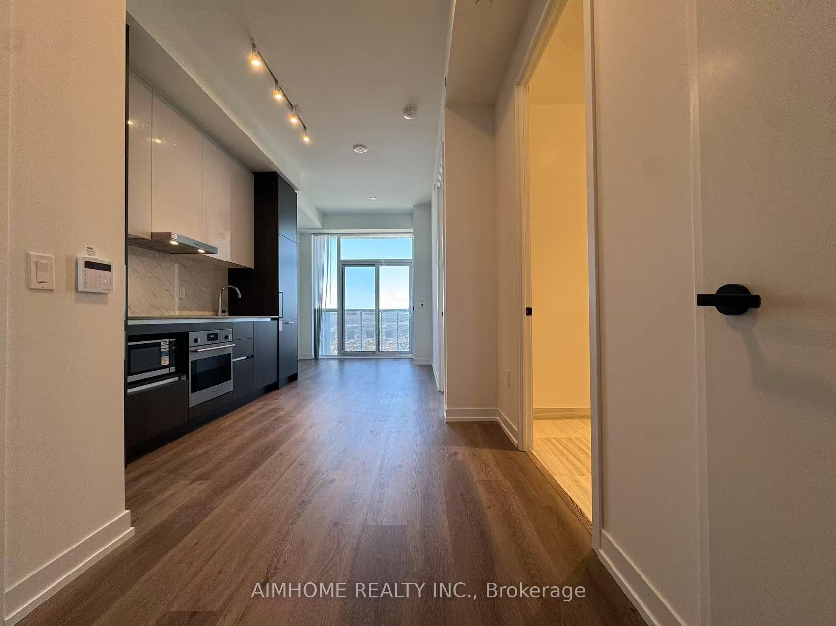 225 Commerce St Property Photo 1