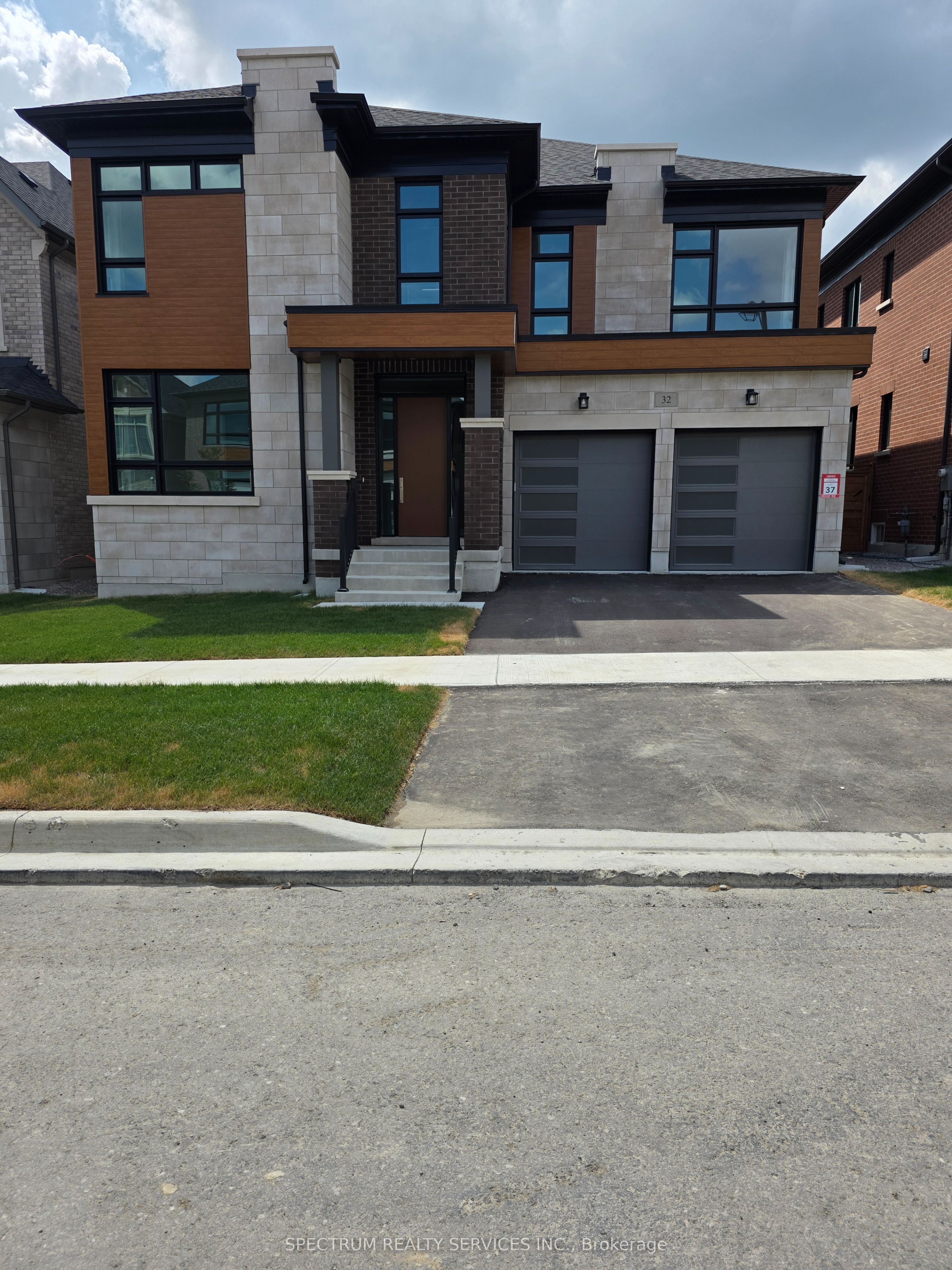 32 Seraville Street Property Photo 1