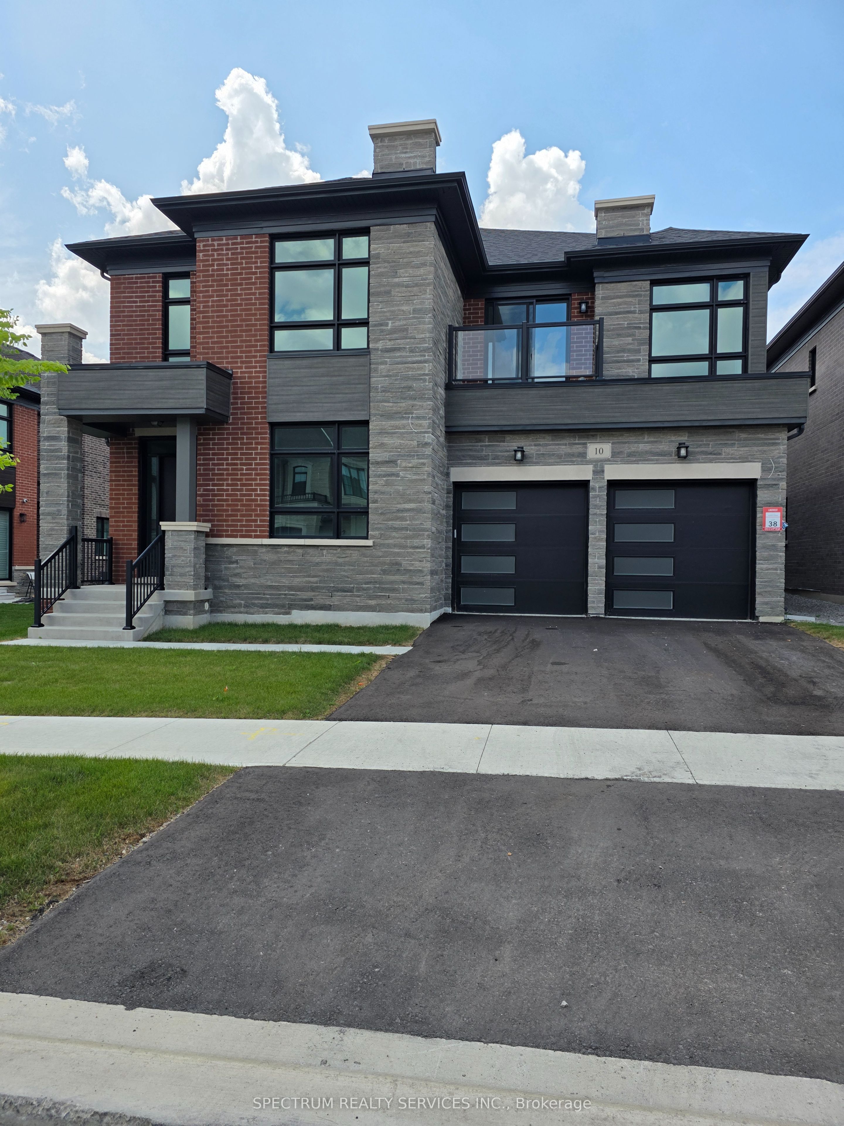 10 Adario Crescent Property Photo 1