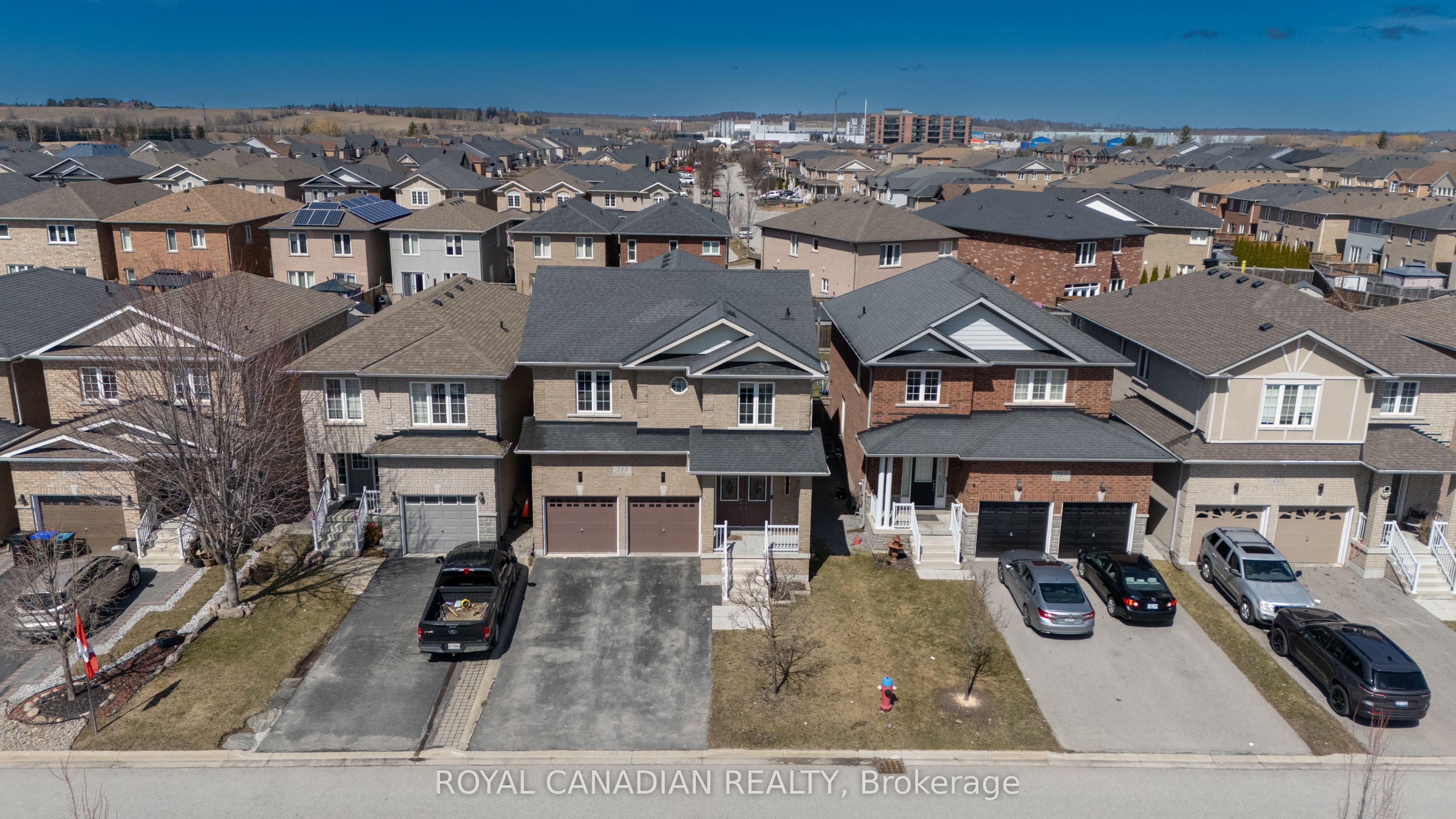 213 Richardson Cres Property Photo 1
