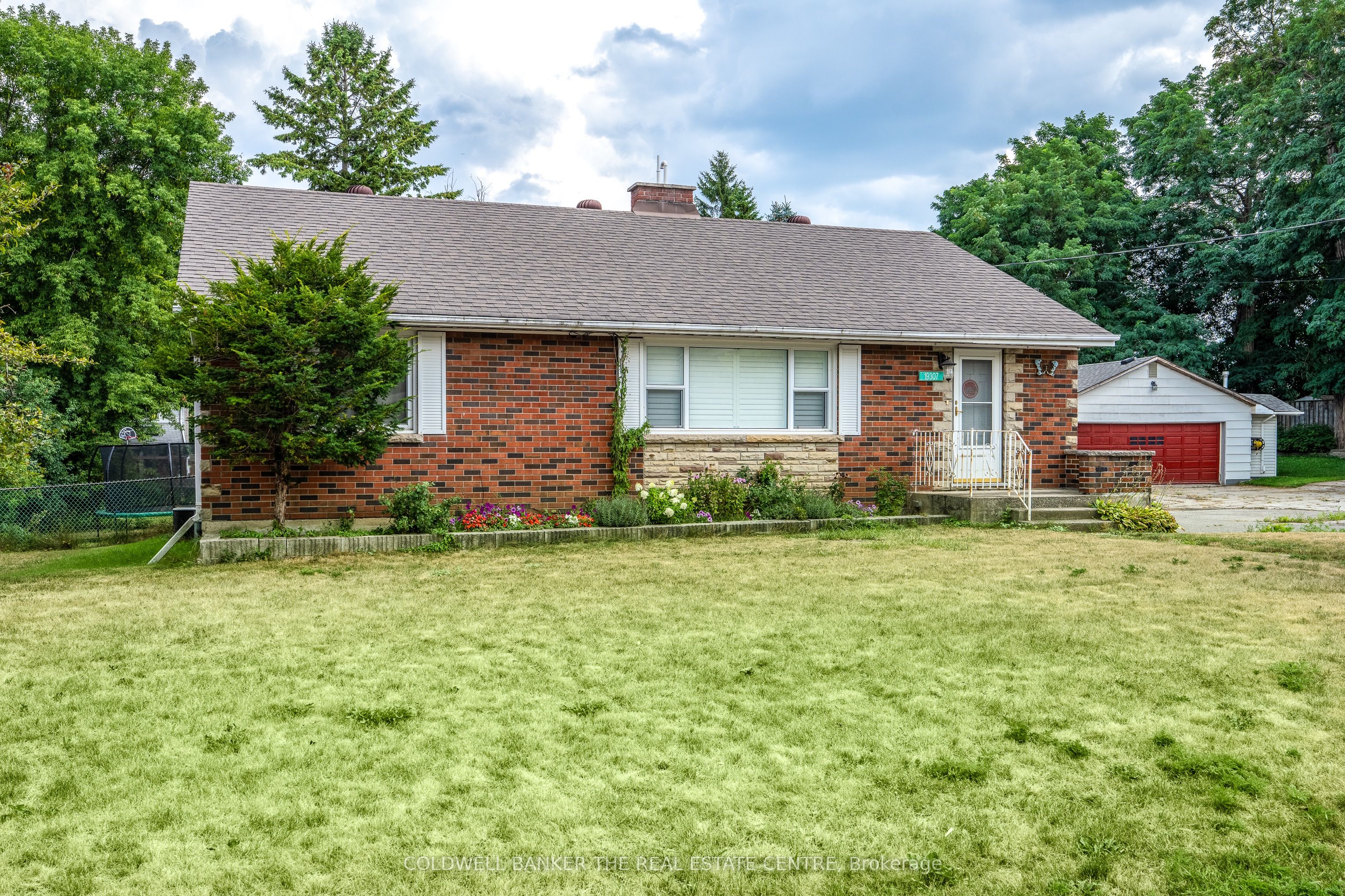 19307 Yonge Street Property Photo 1