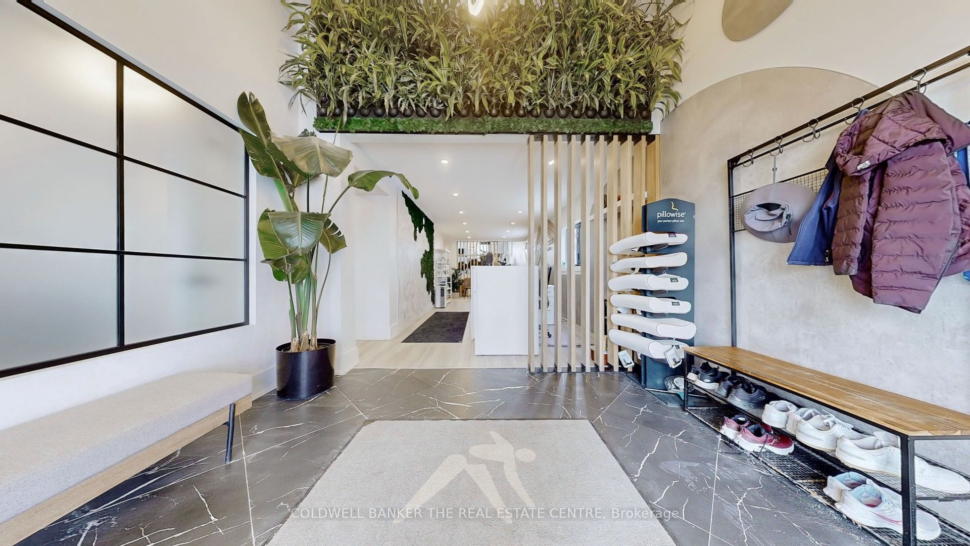 543 The Queensway N/A S Property Photo 1