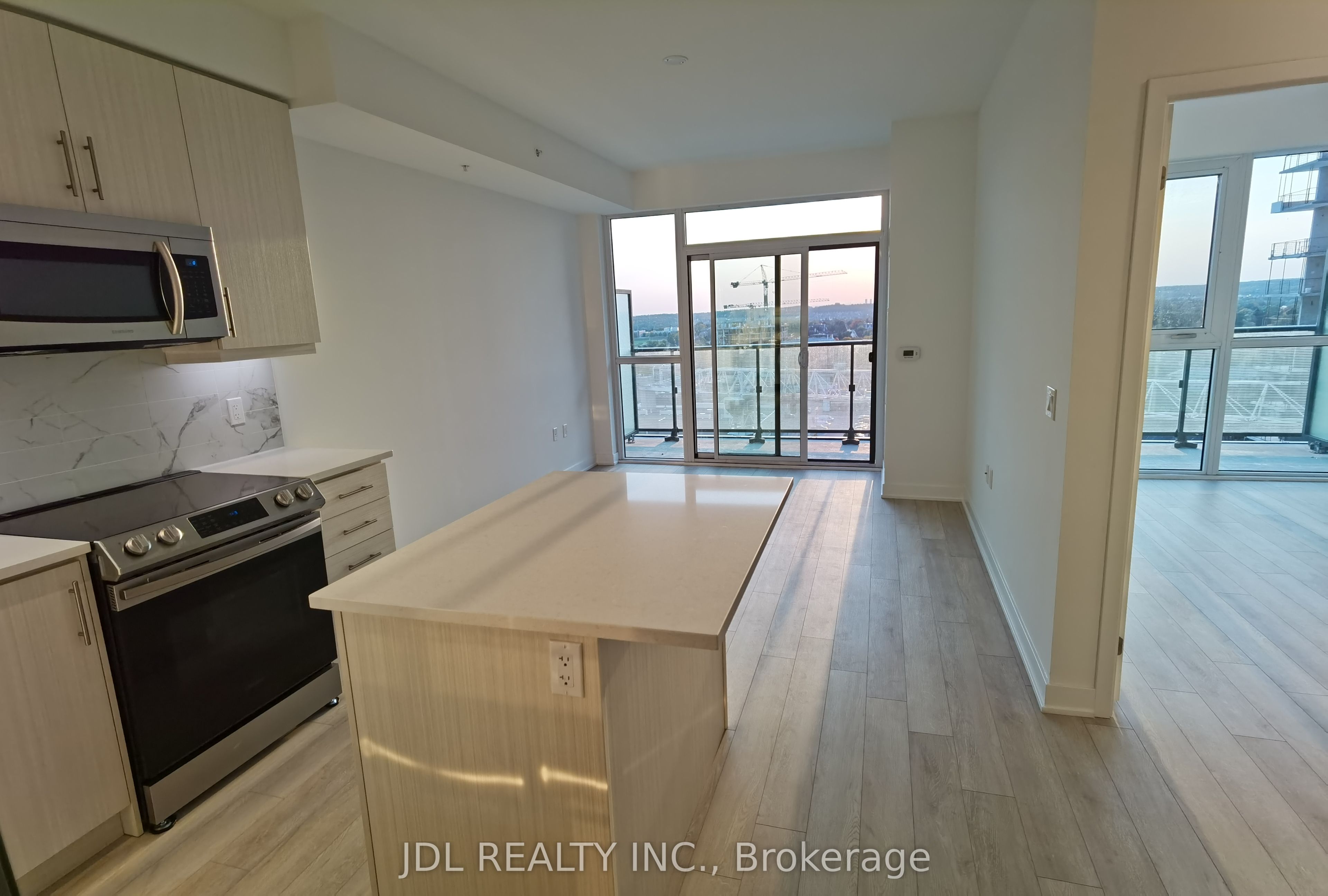 75 Oneida Crescent 1510 Property Photo 2