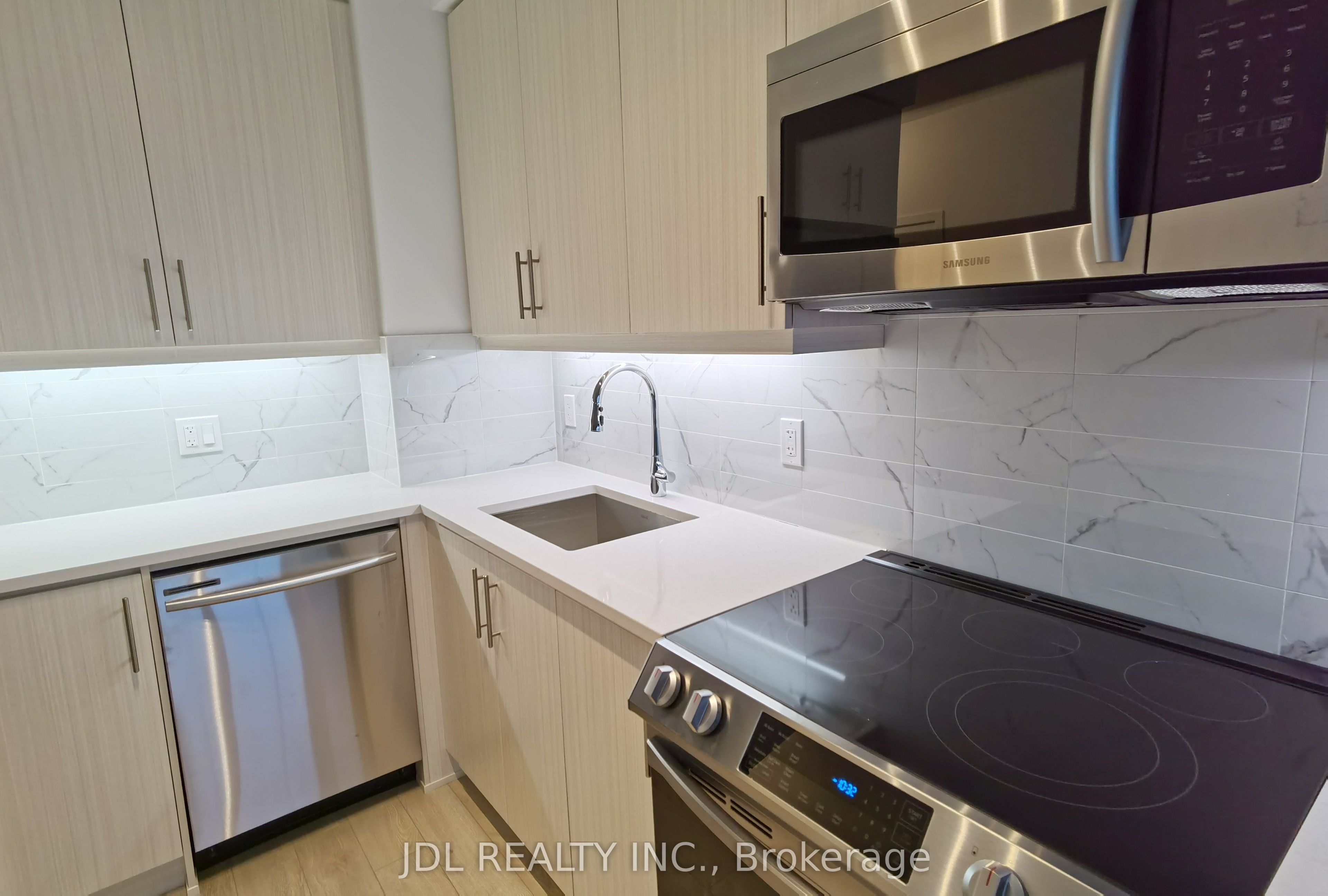 75 Oneida Crescent 1510 Property Photo 4