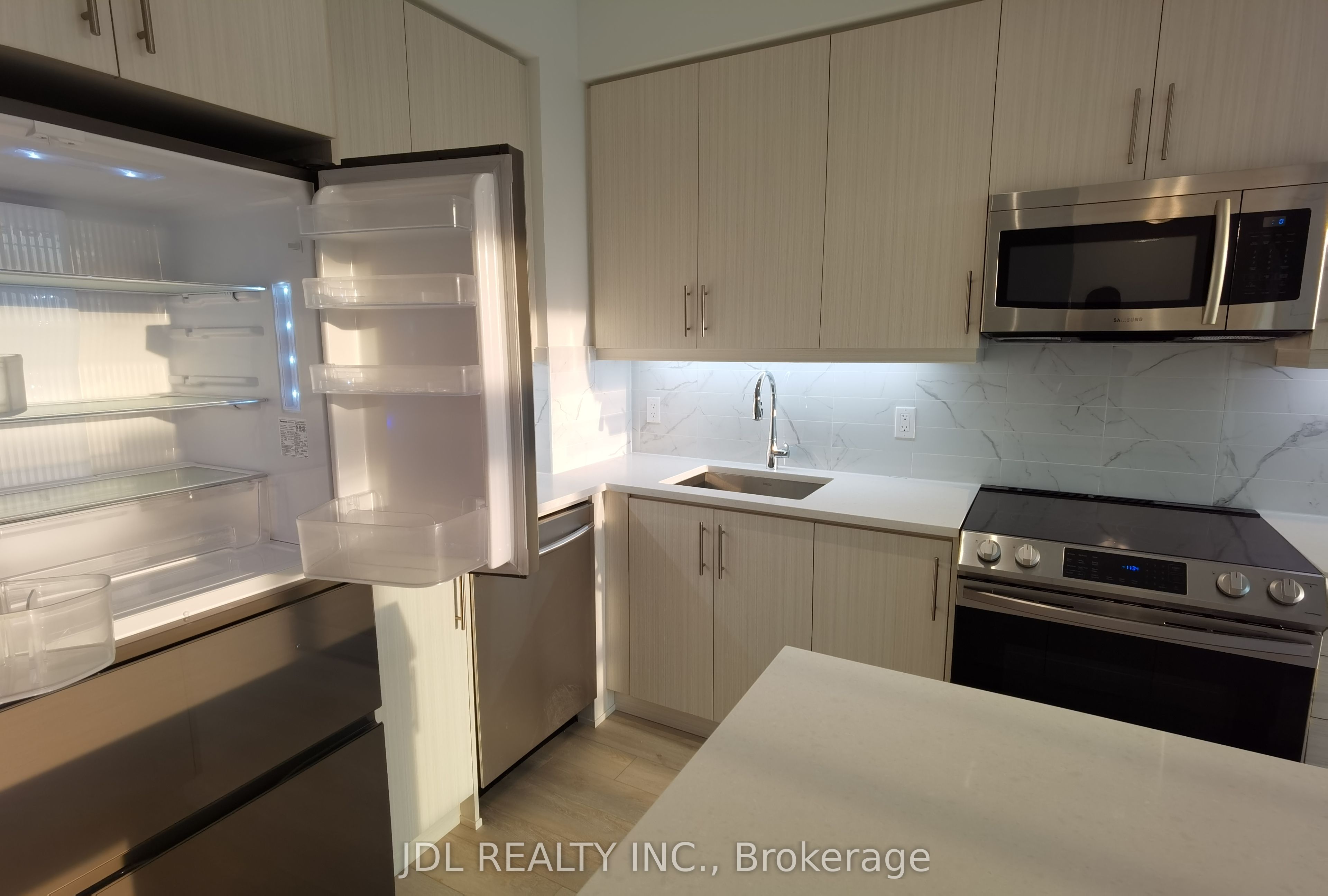 75 Oneida Crescent 1510 Property Photo 5