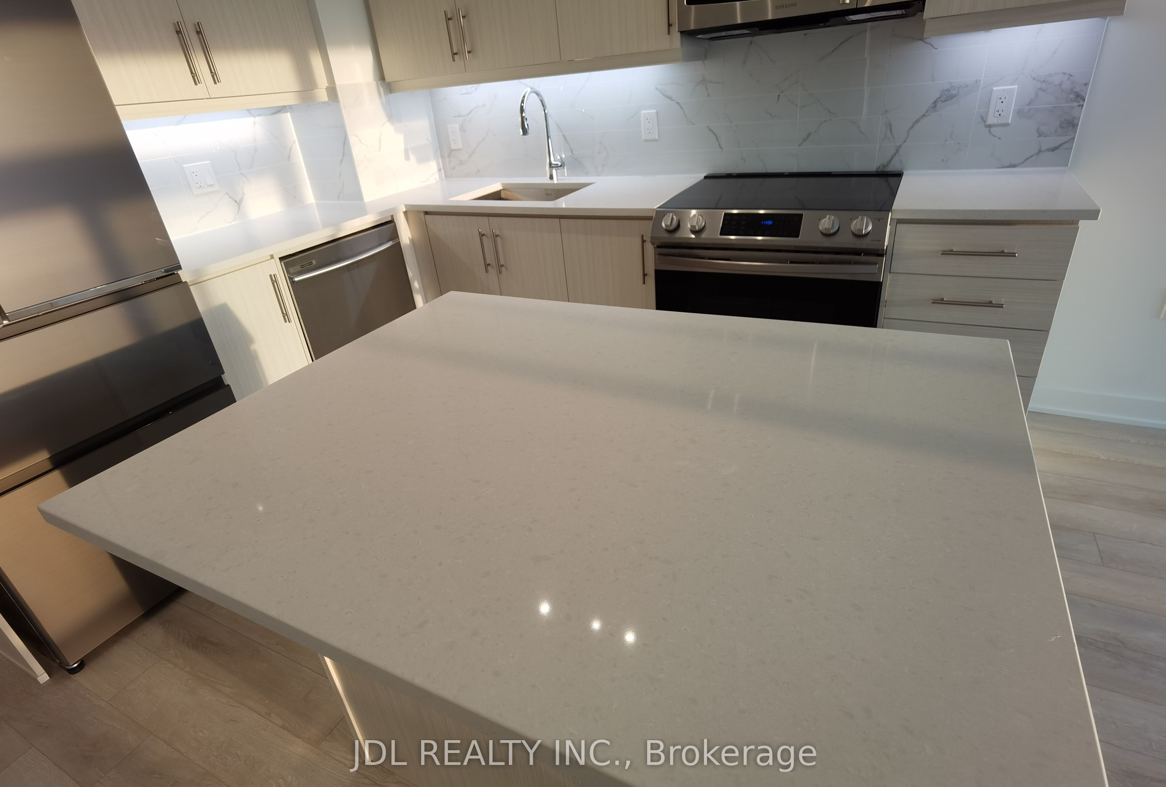 75 Oneida Crescent 1510 Property Photo 6