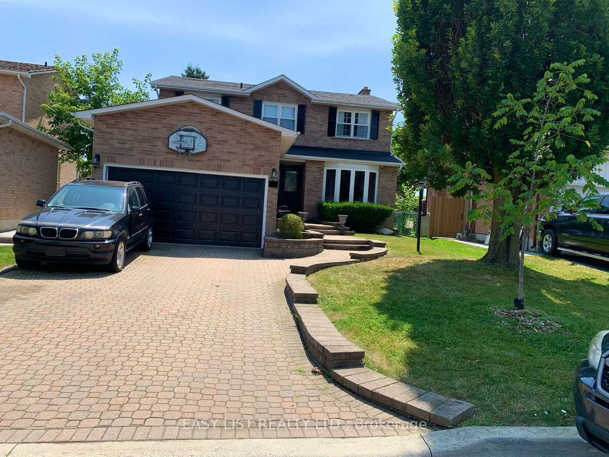 102 Burwell Crescent Property Photo 1