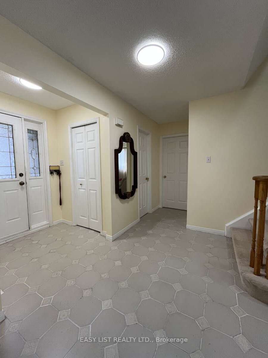 102 Burwell Crescent Property Photo 4