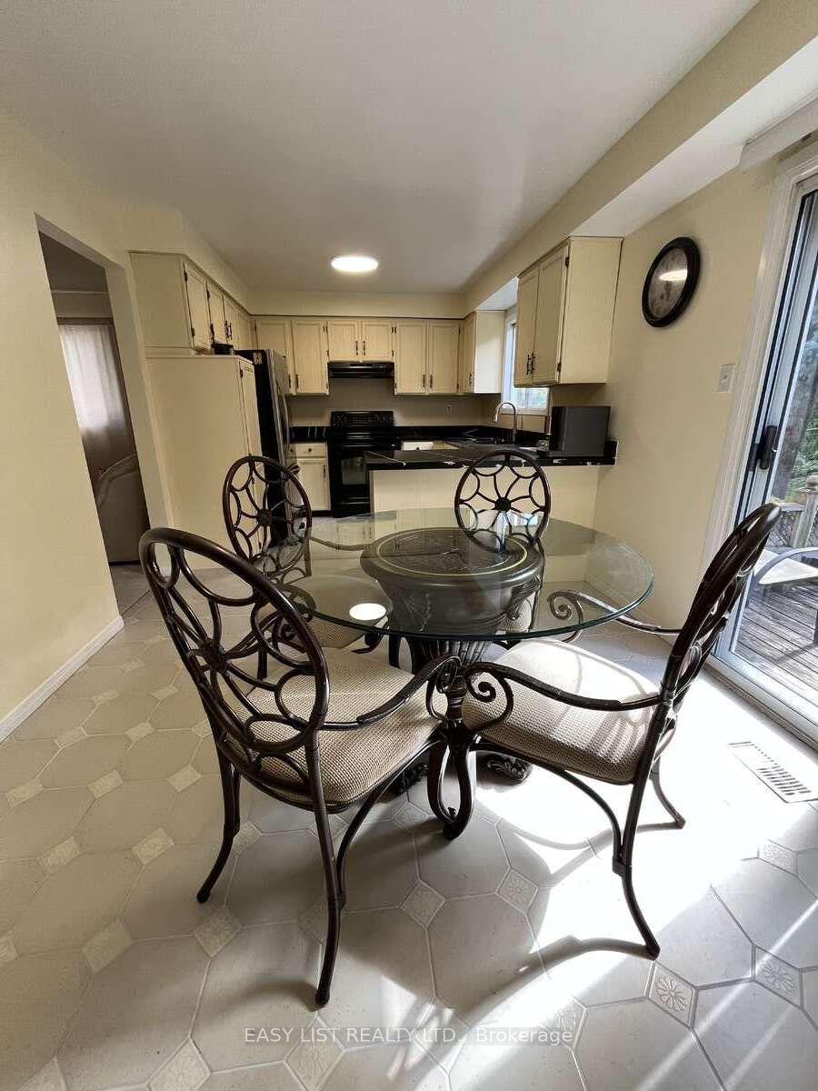 102 Burwell Crescent Property Photo 8