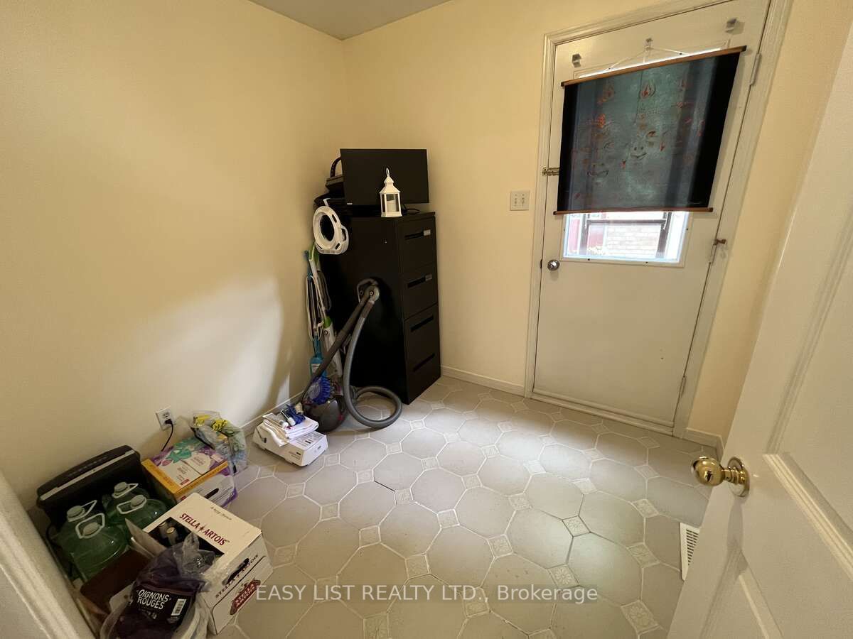 102 Burwell Crescent Property Photo 14