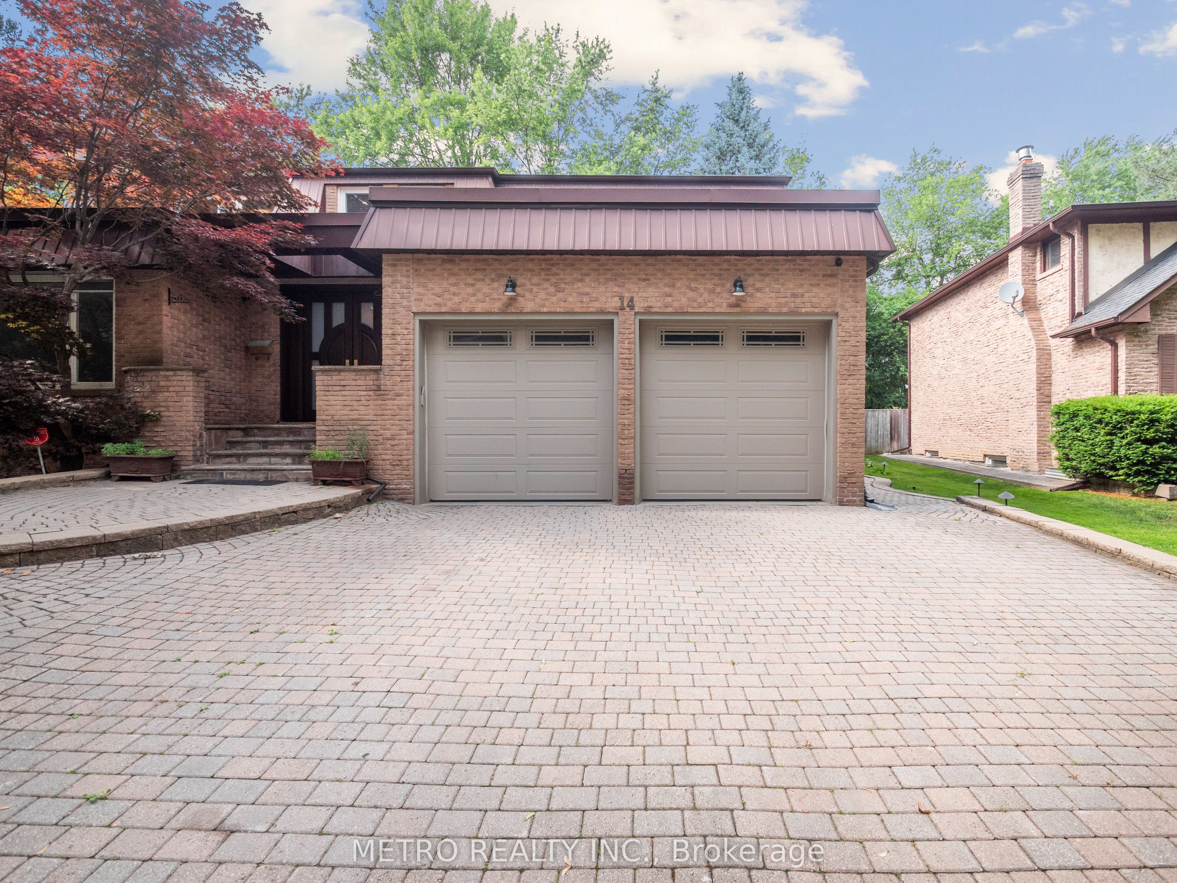 14 Village Squire Lane Property Photo 4