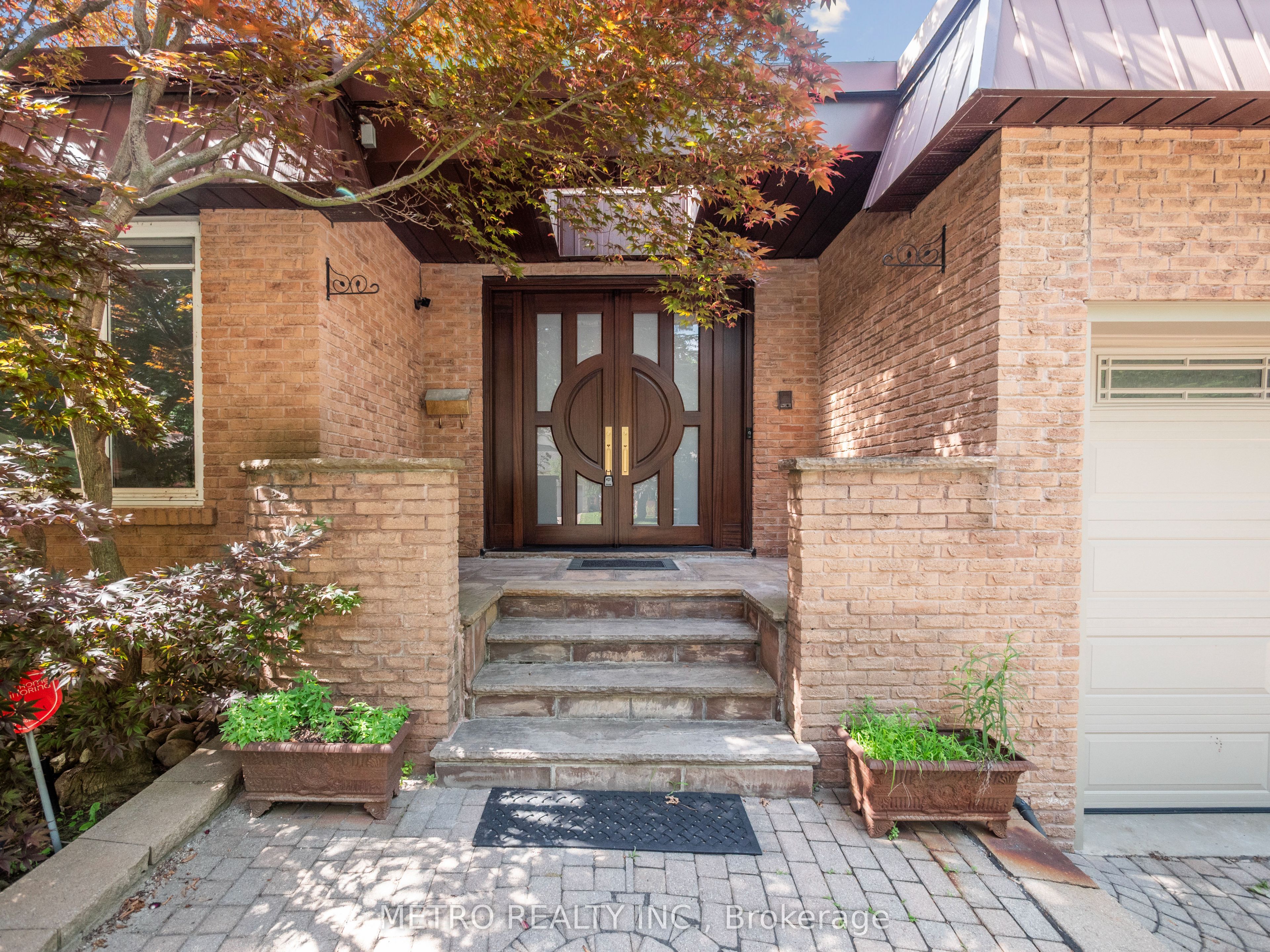 14 Village Squire Lane Property Photo 5