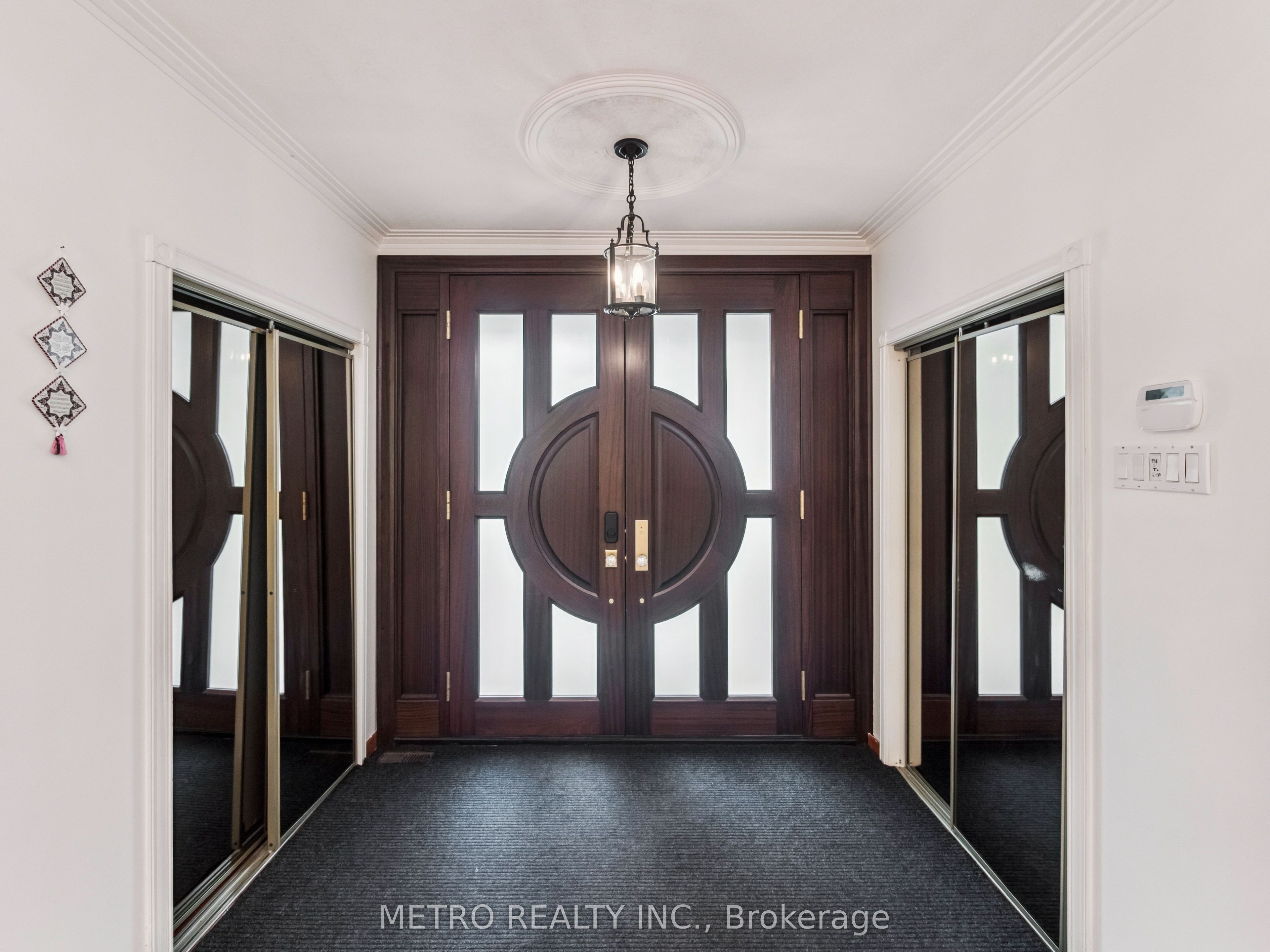 14 Village Squire Lane Property Photo 6