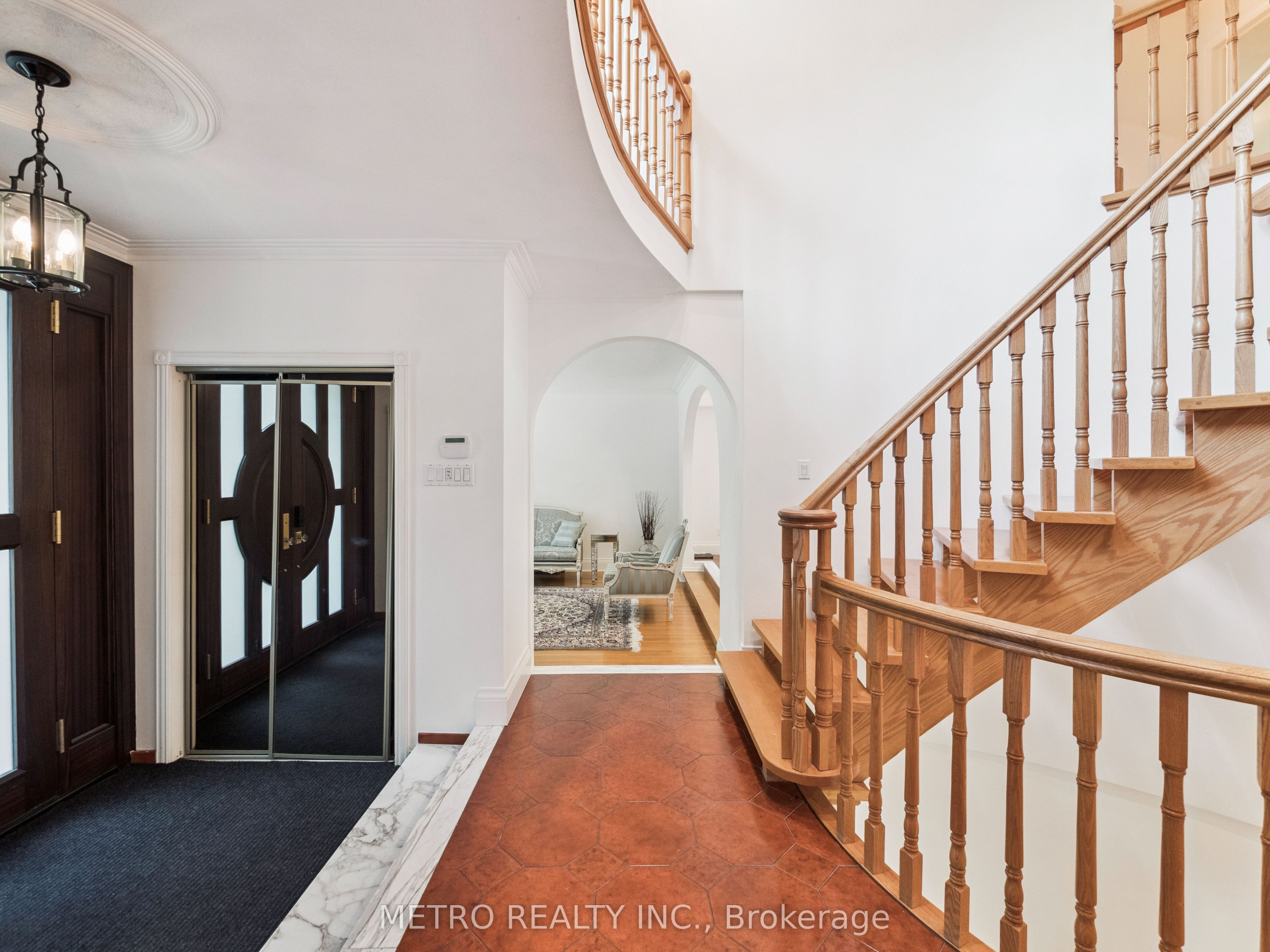 14 Village Squire Lane Property Photo 7