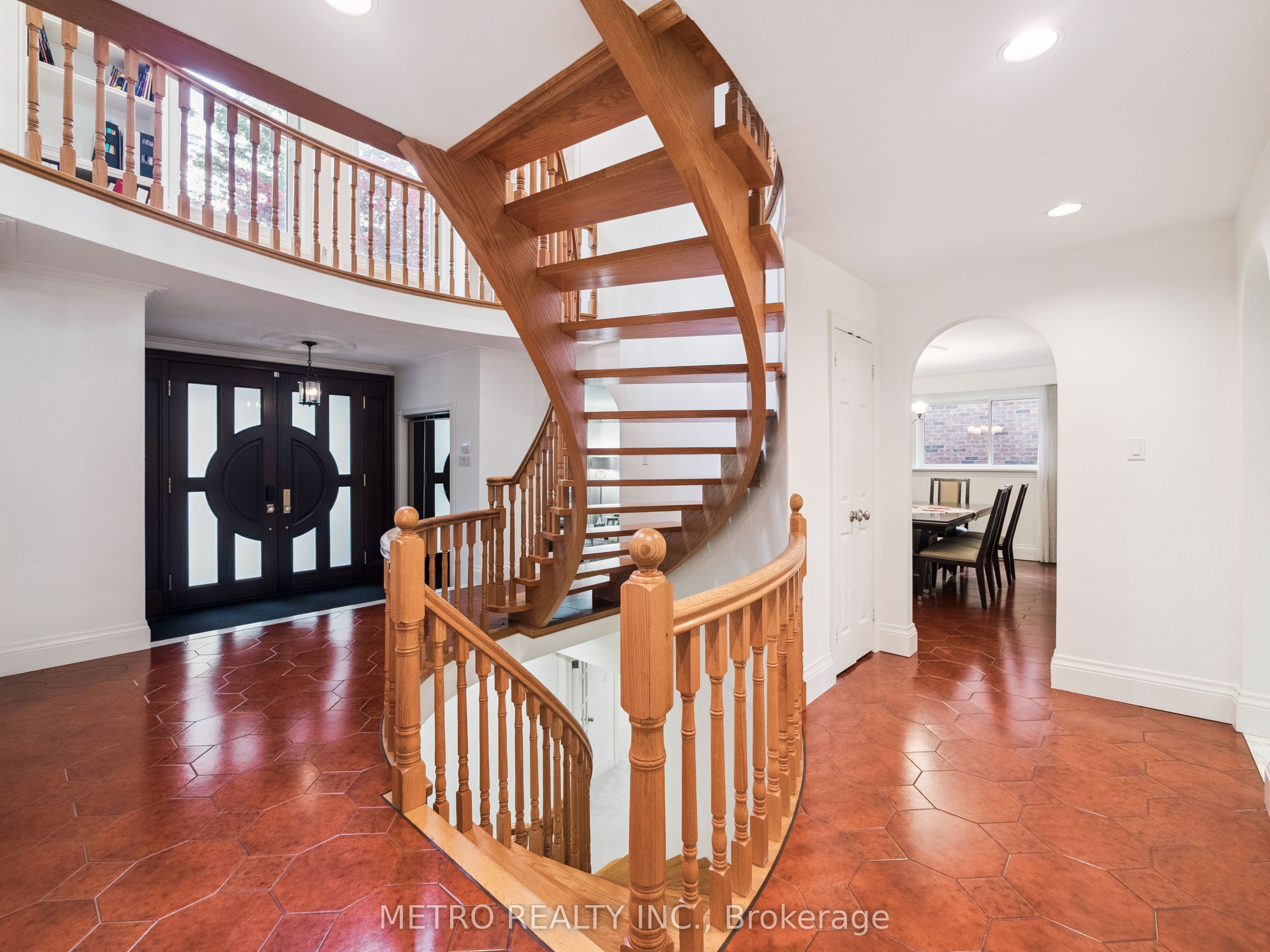 14 Village Squire Lane Property Photo 8