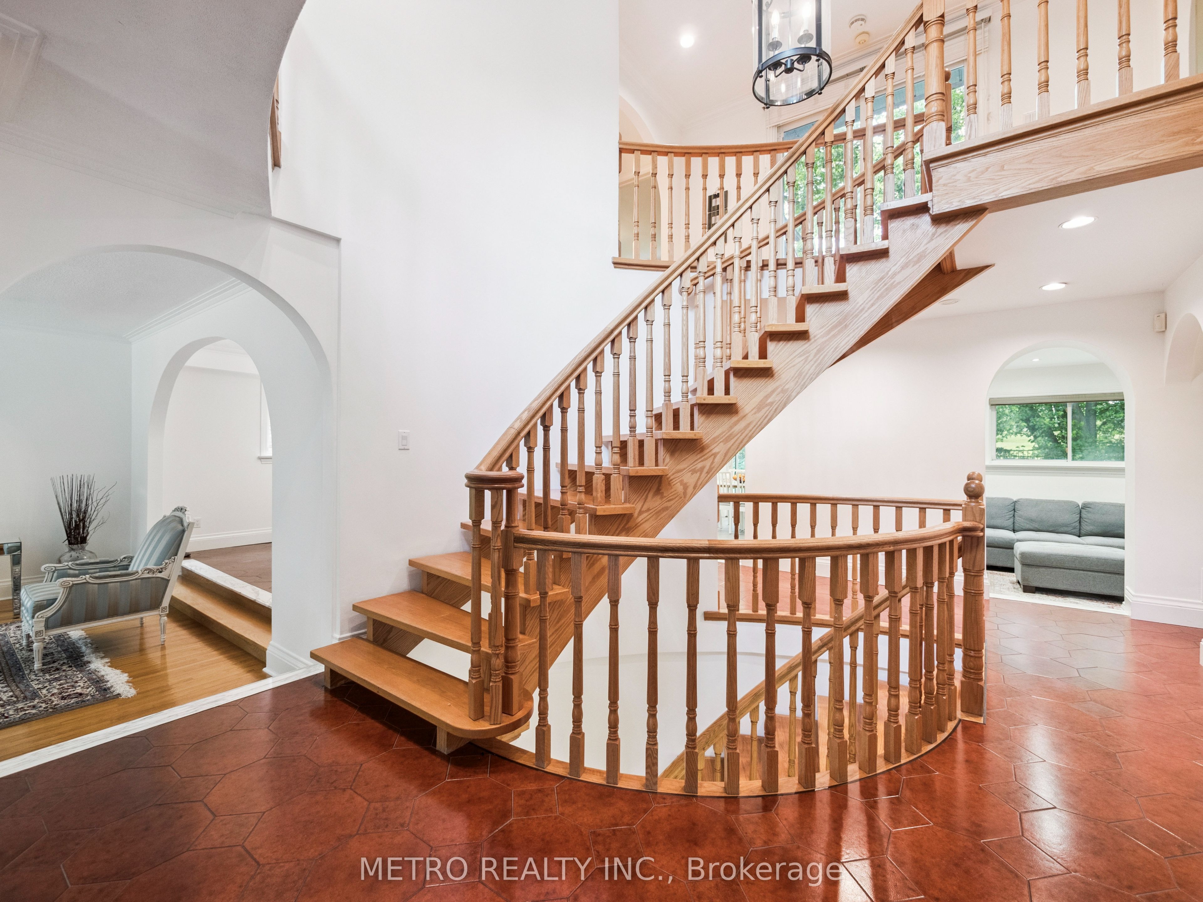 14 Village Squire Lane Property Photo 9