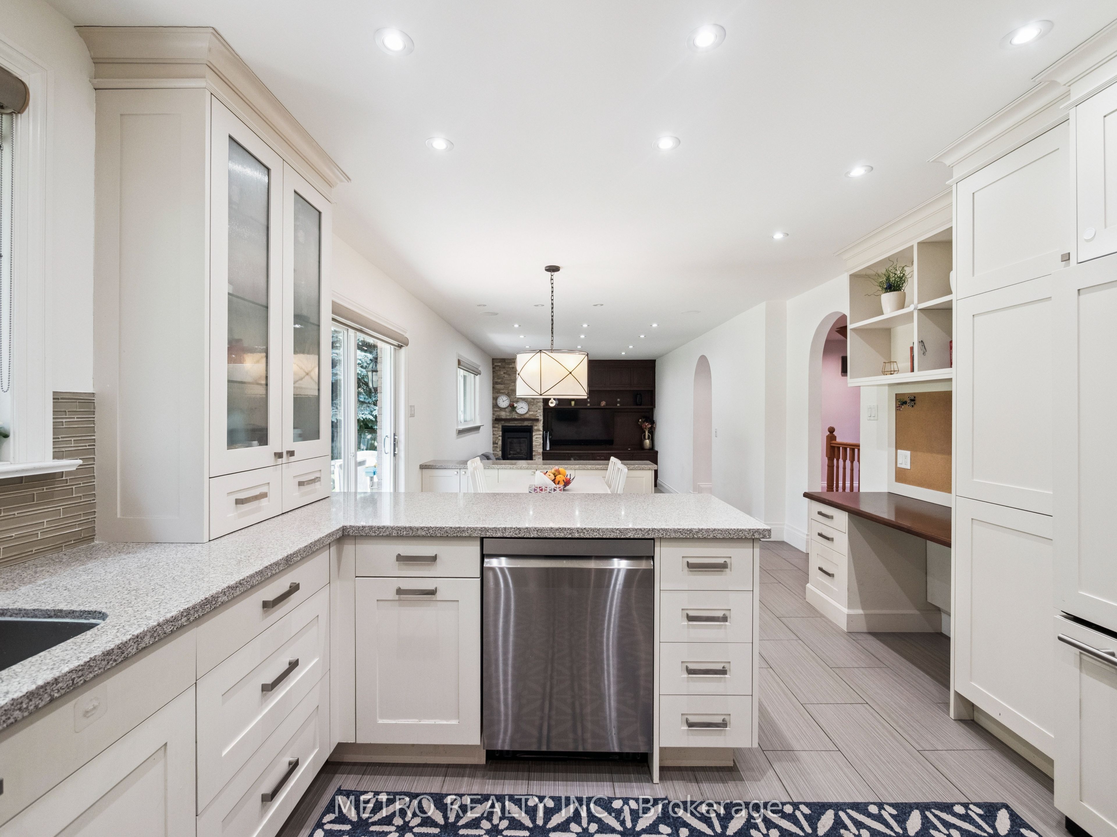 14 Village Squire Lane Property Photo 17