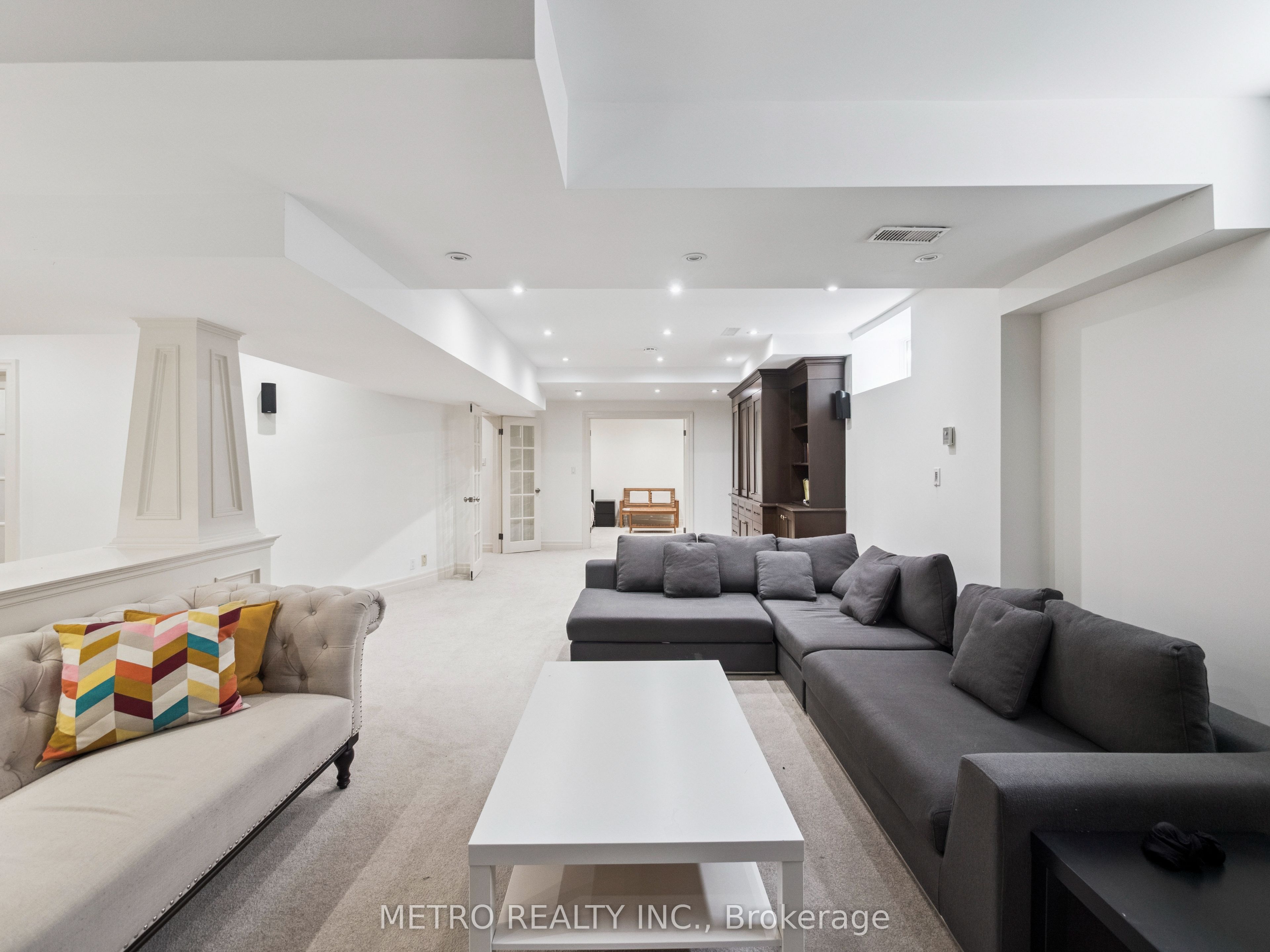 14 Village Squire Lane Property Photo 32