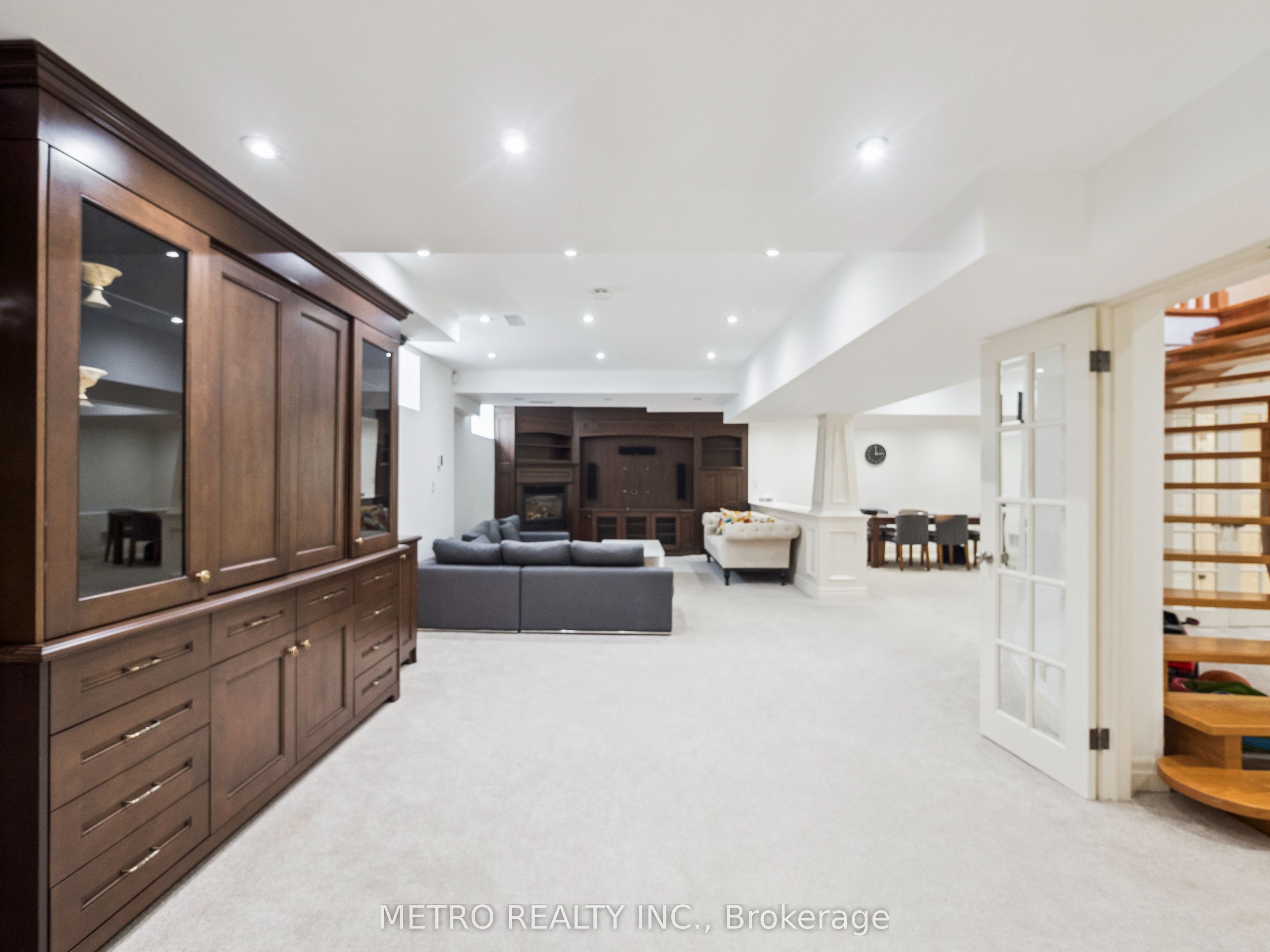 14 Village Squire Lane Property Photo 33