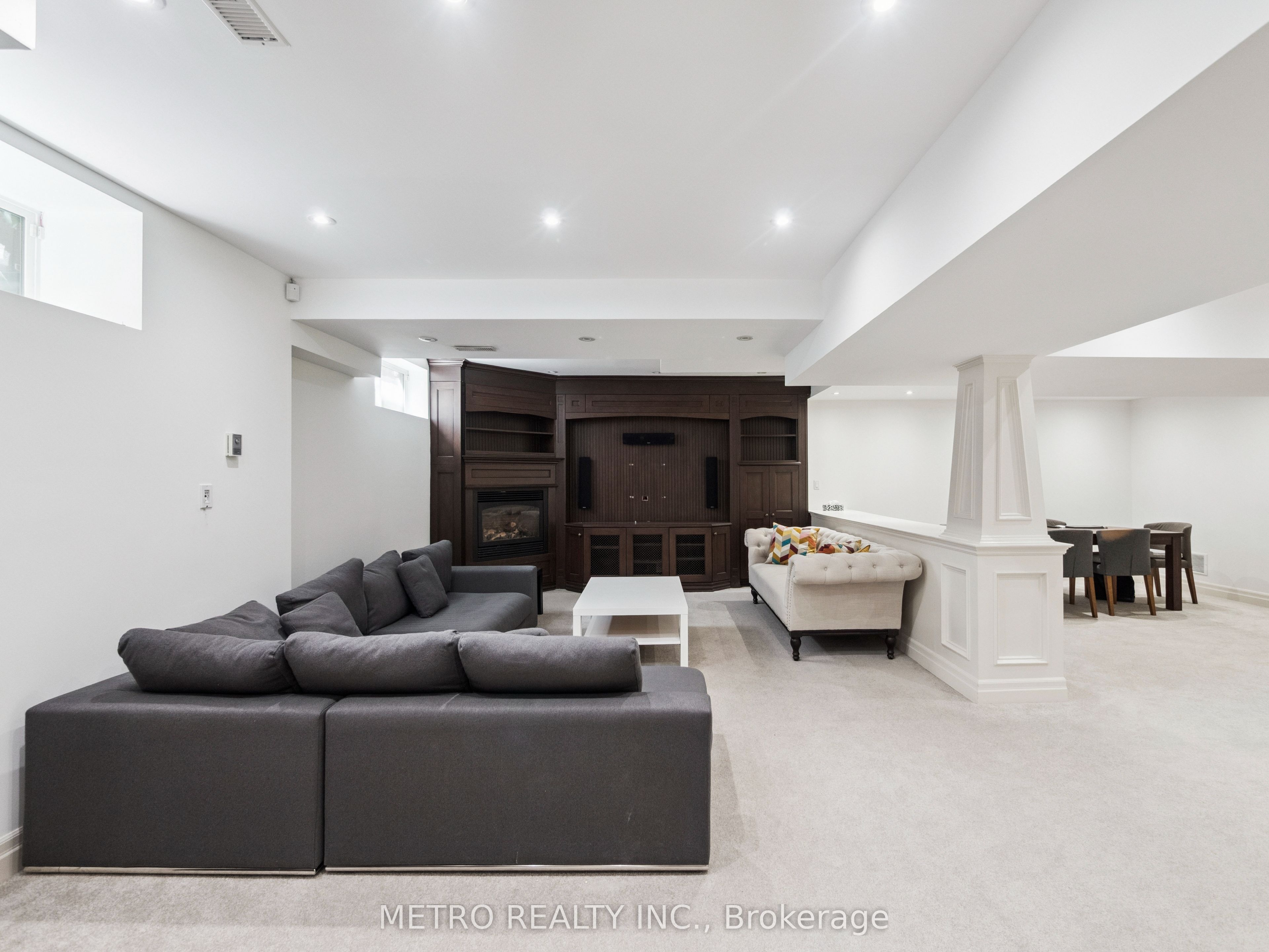 14 Village Squire Lane Property Photo 34