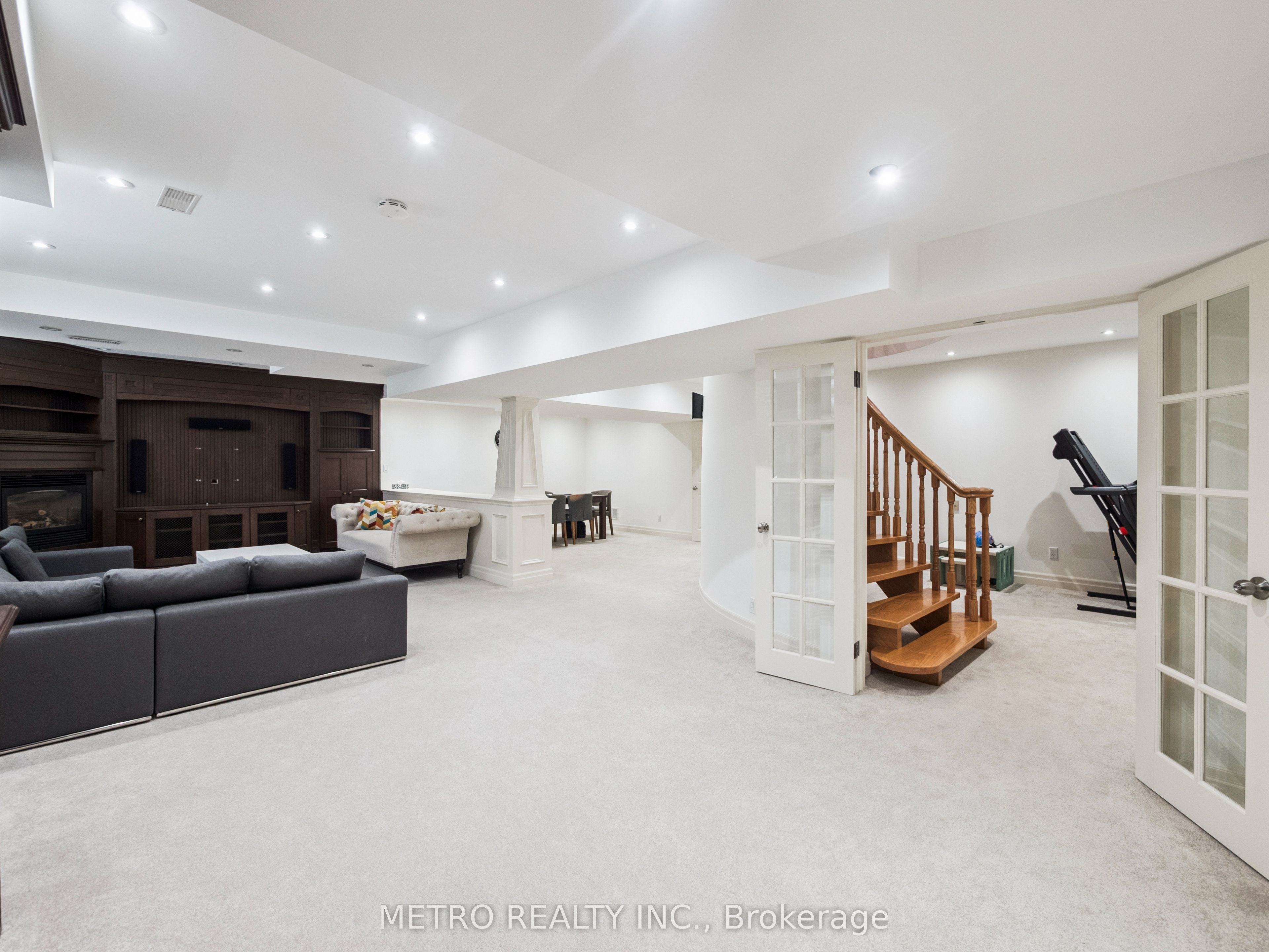 14 Village Squire Lane Property Photo 35