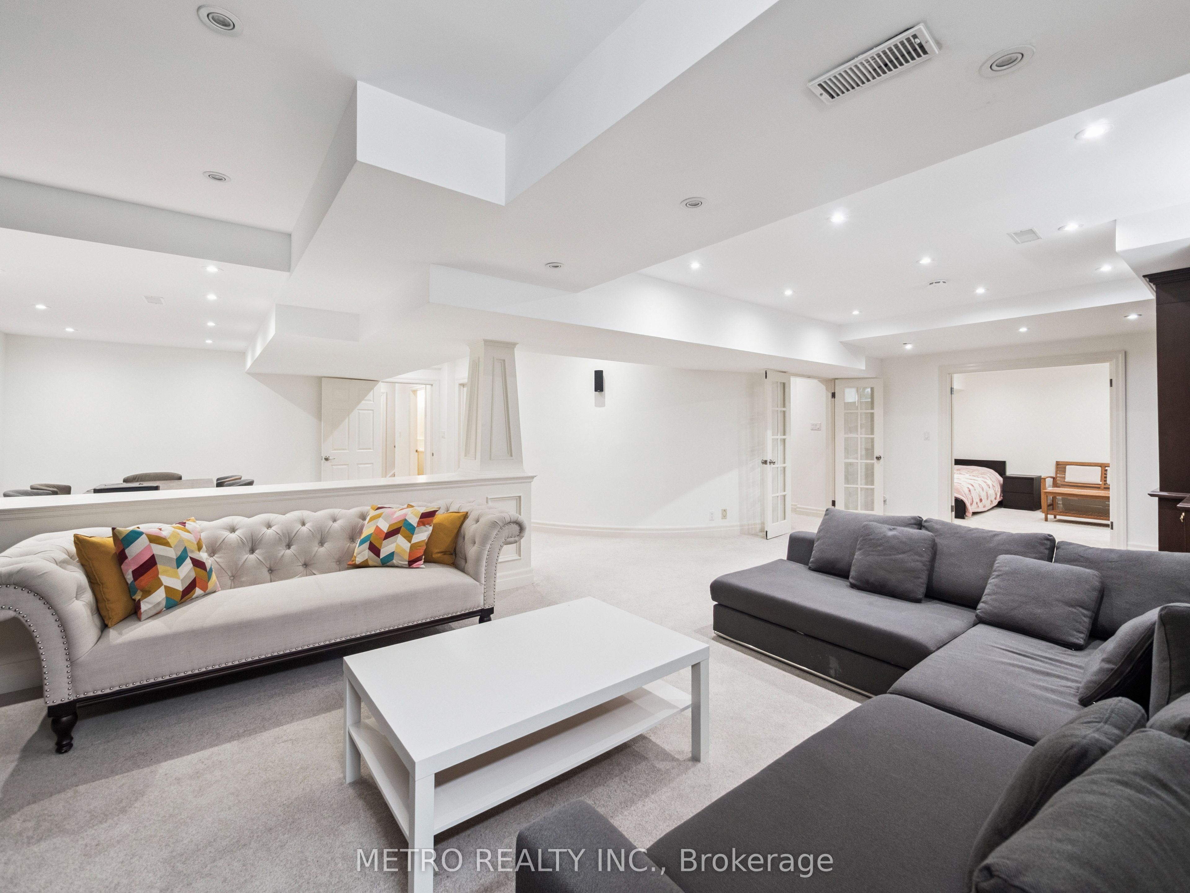 14 Village Squire Lane Property Photo 38