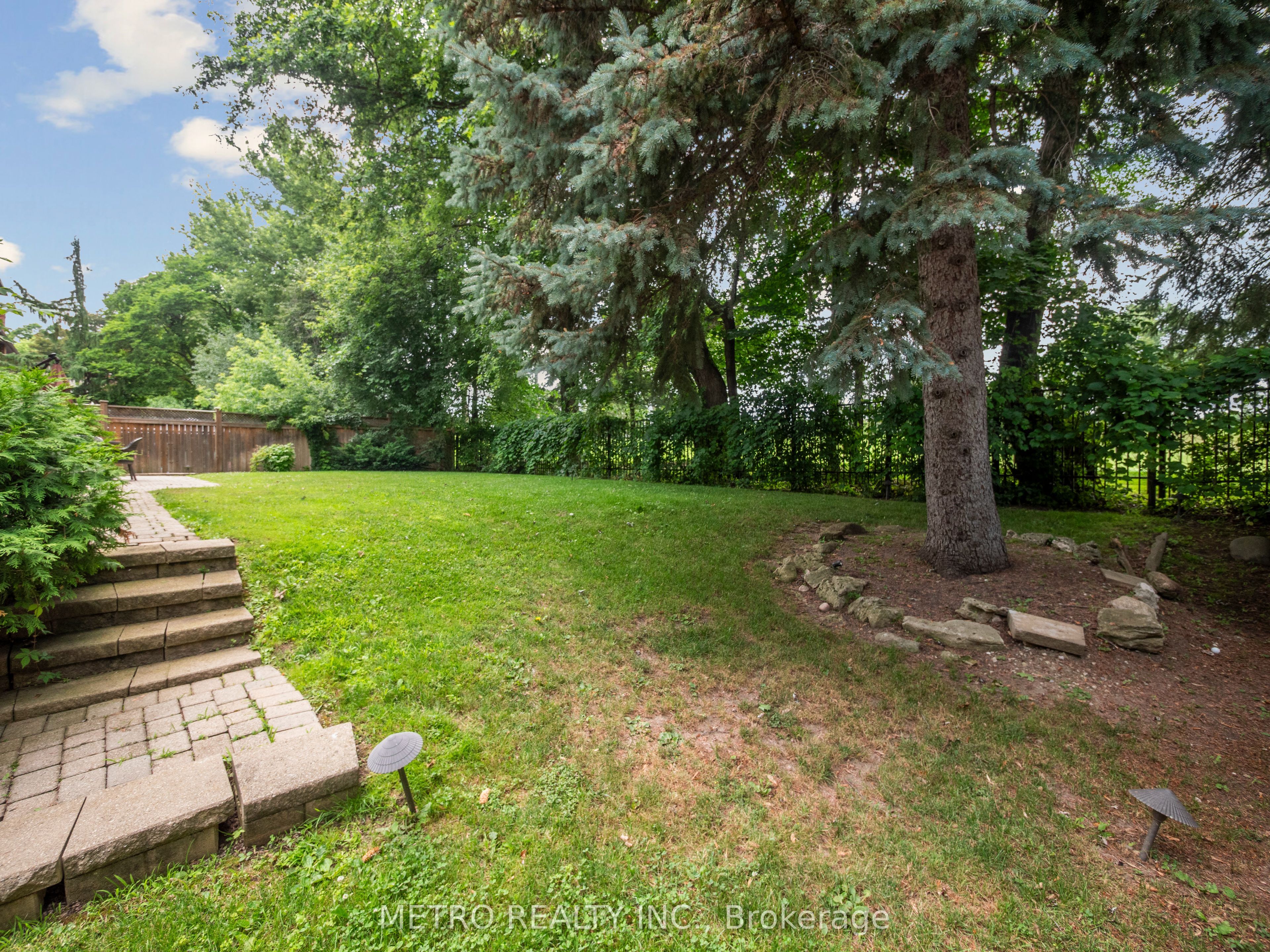 14 Village Squire Lane Property Photo 44