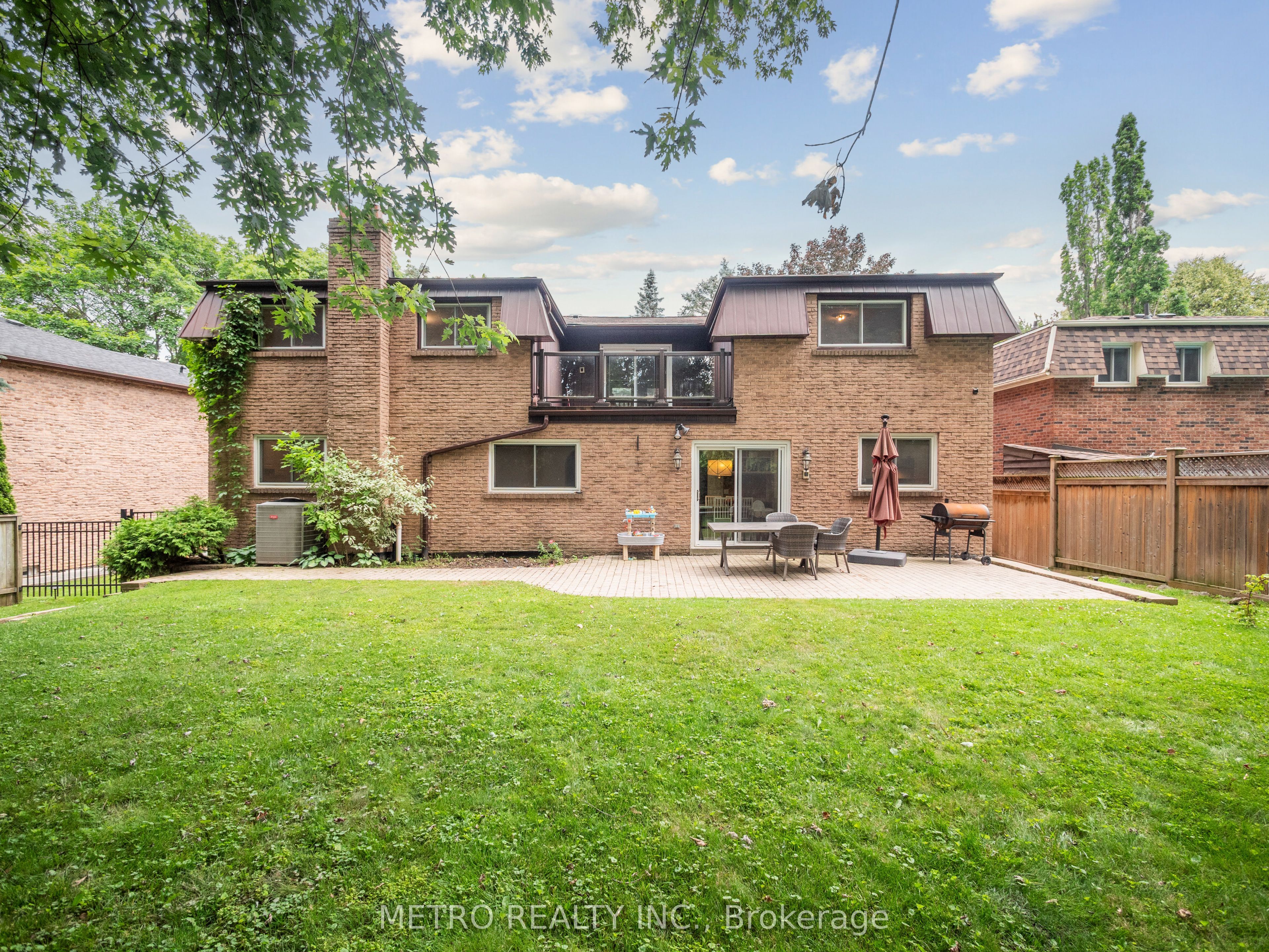 14 Village Squire Lane Property Photo 45