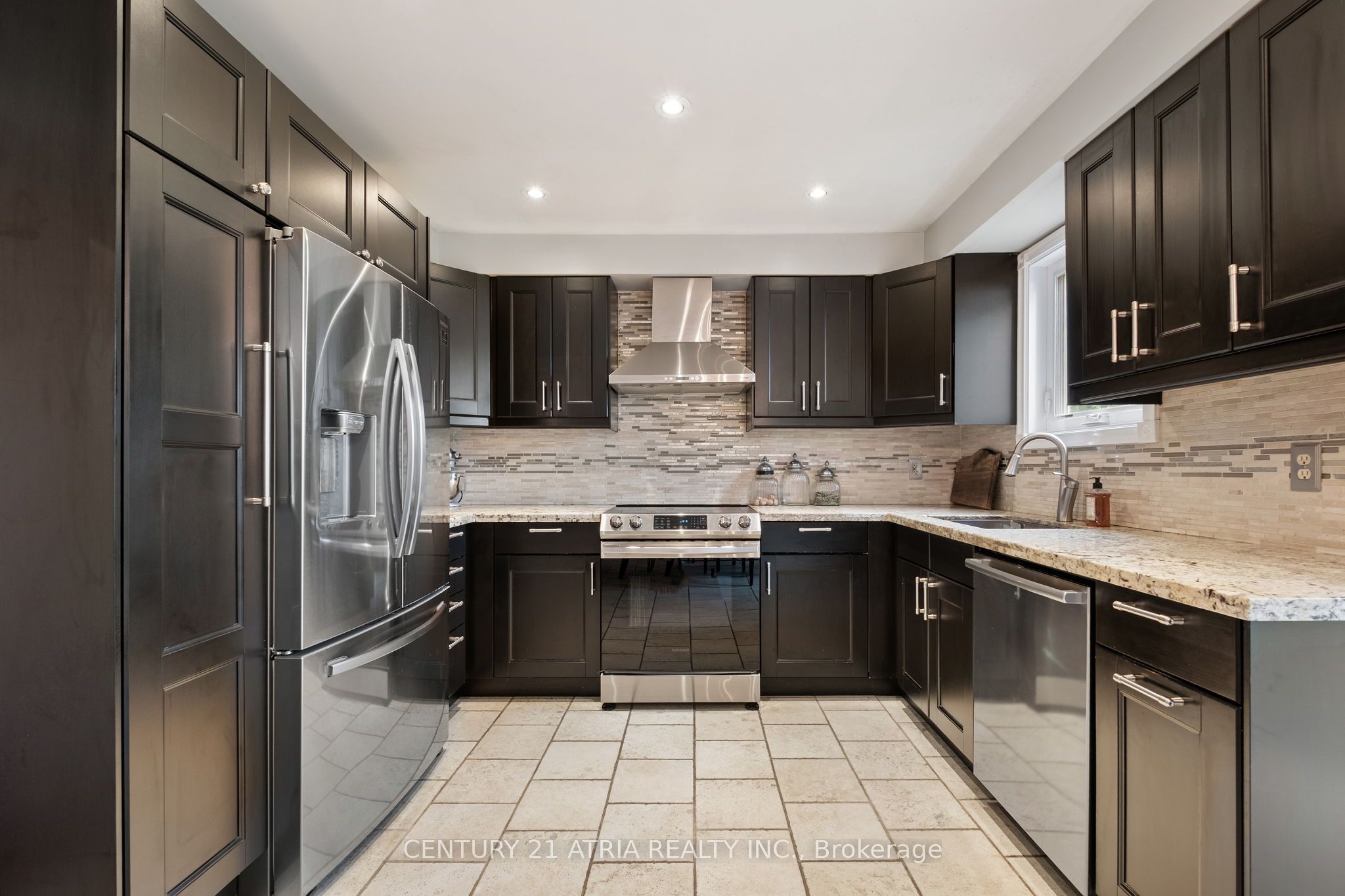 42 Fifefield Drive Property Photo 12