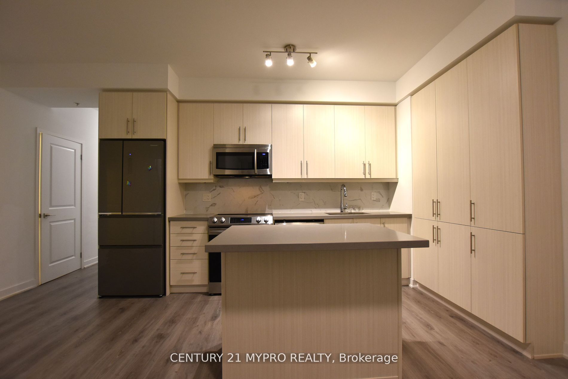 75 Oneida Crescent 401 Property Photo 1