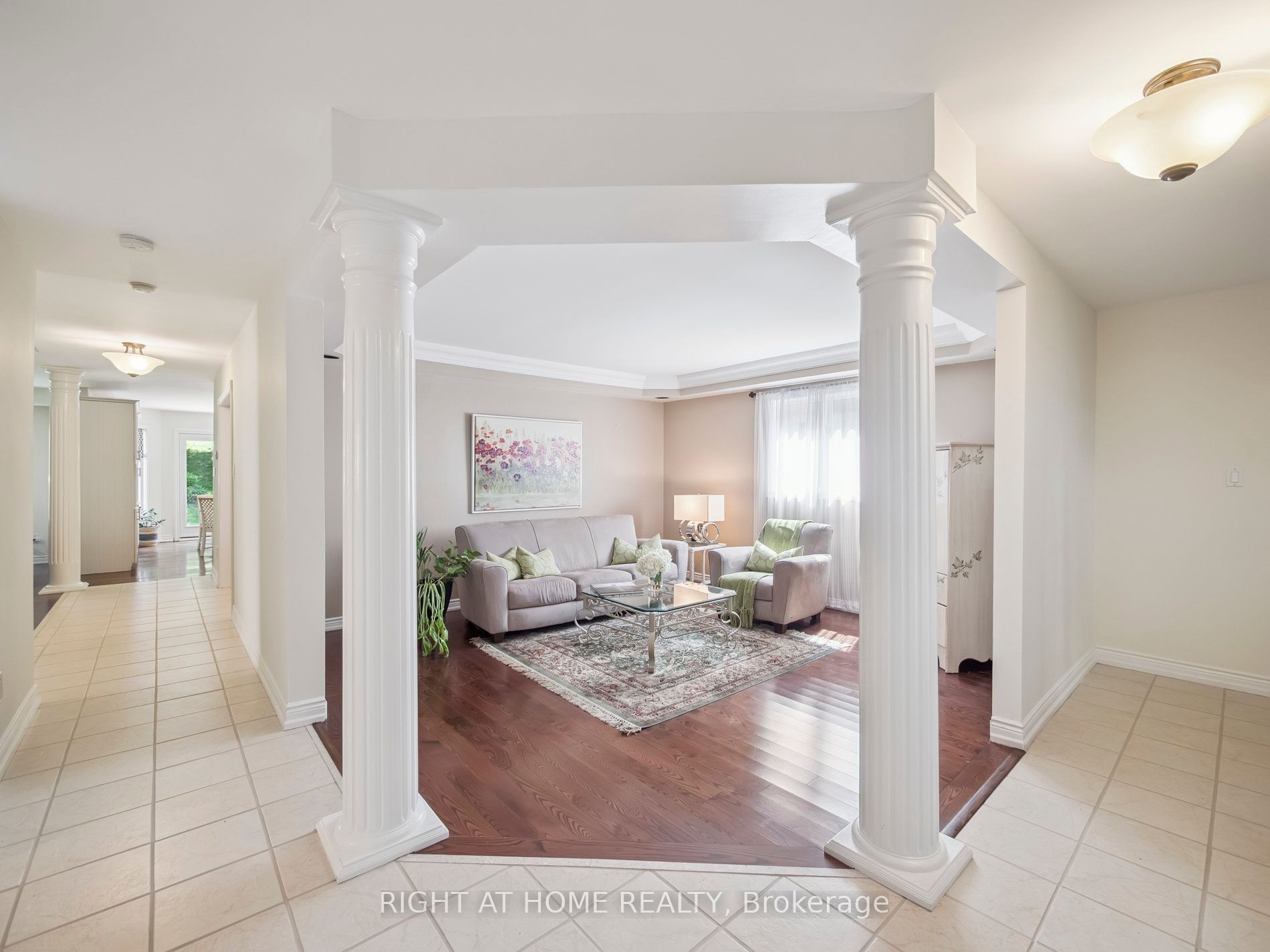 100 Carlyle Crescent Property Photo 6