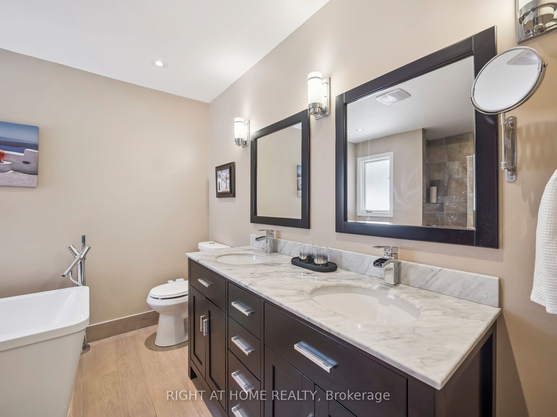 100 Carlyle Crescent Property Photo 24