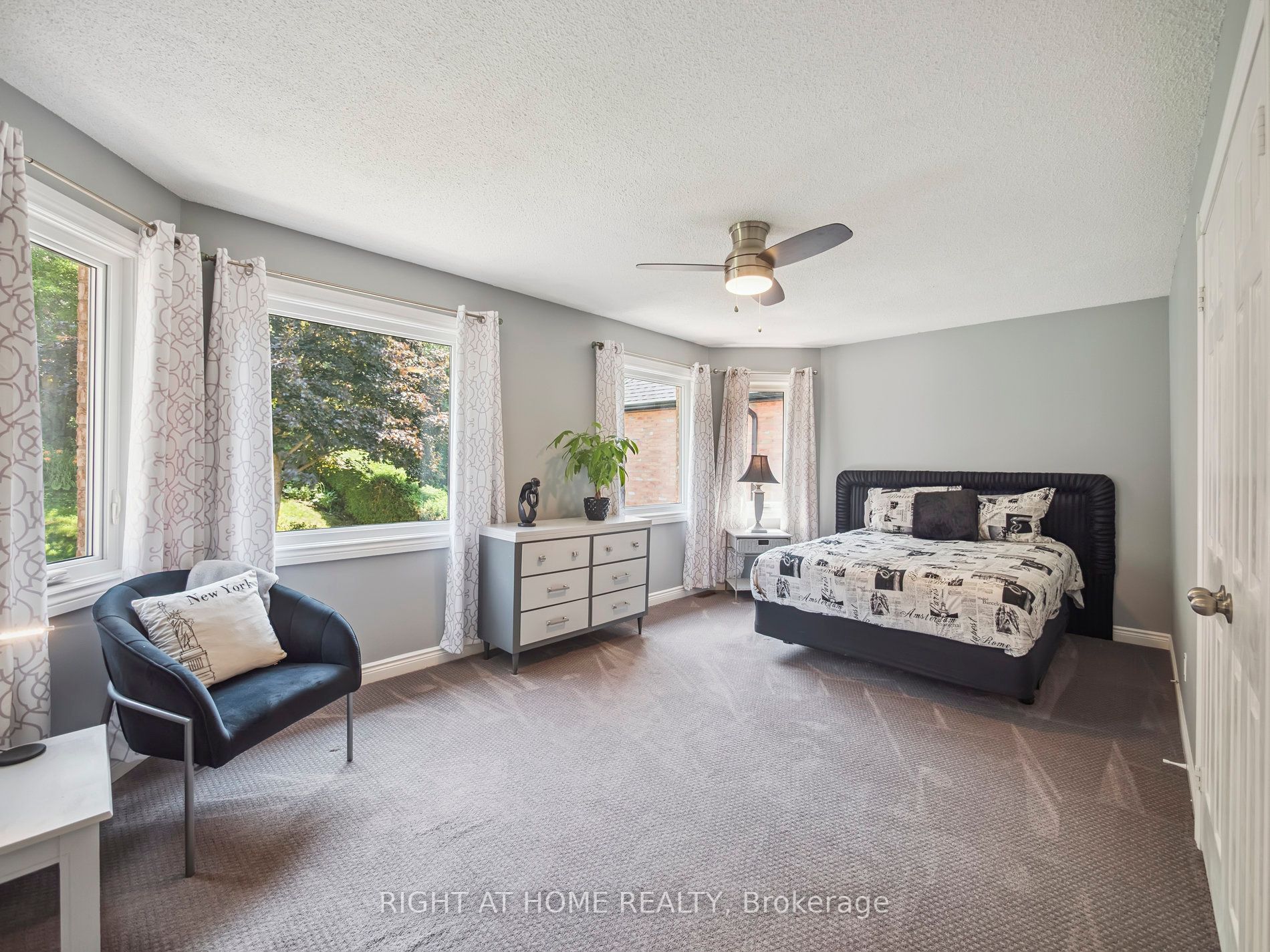 100 Carlyle Crescent Property Photo 28