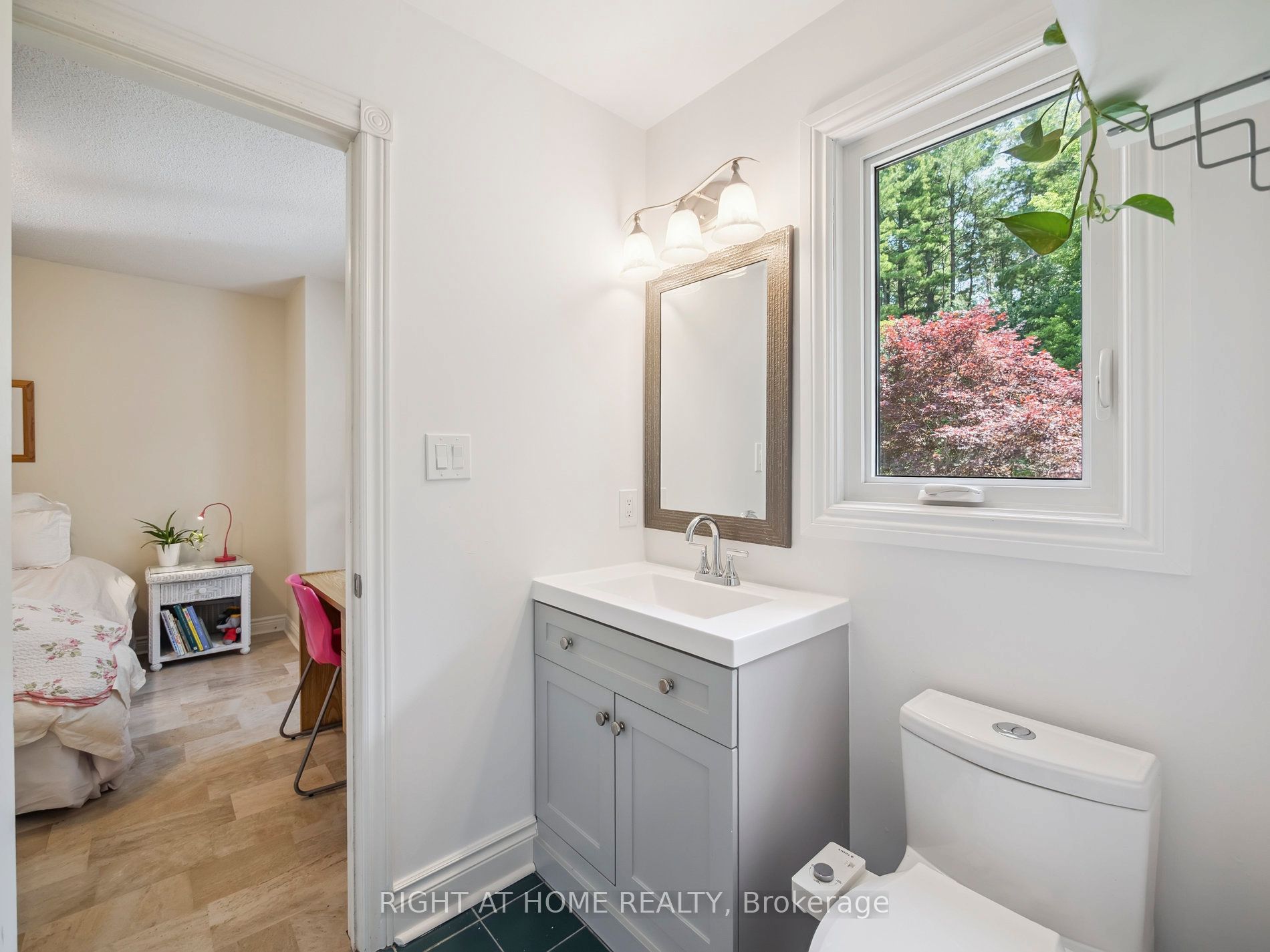 100 Carlyle Crescent Property Photo 30