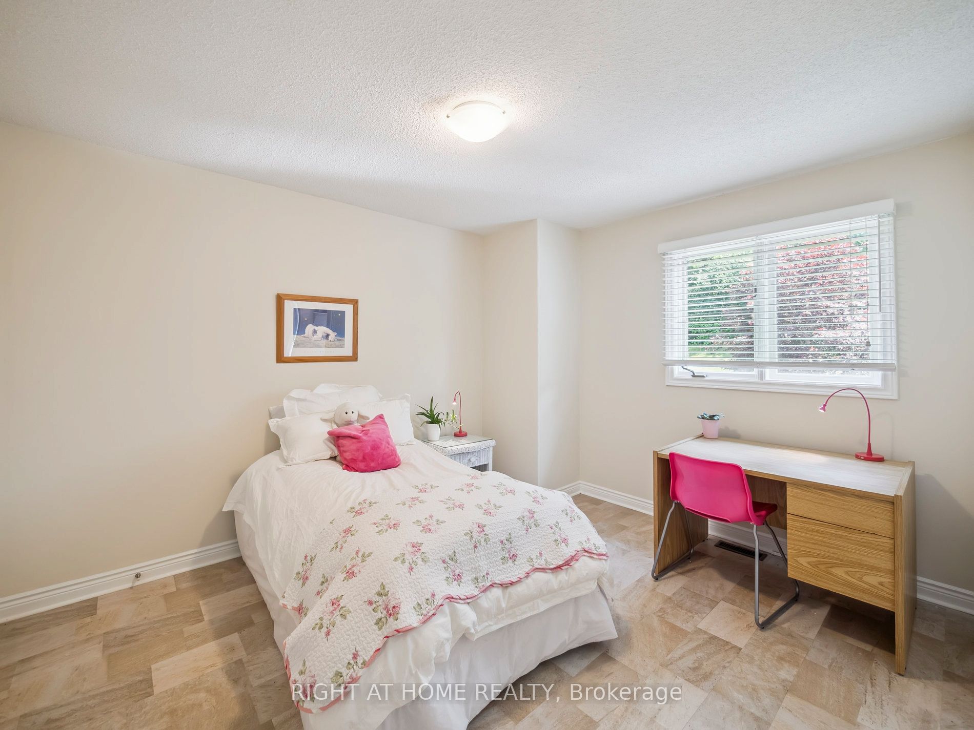 100 Carlyle Crescent Property Photo 31