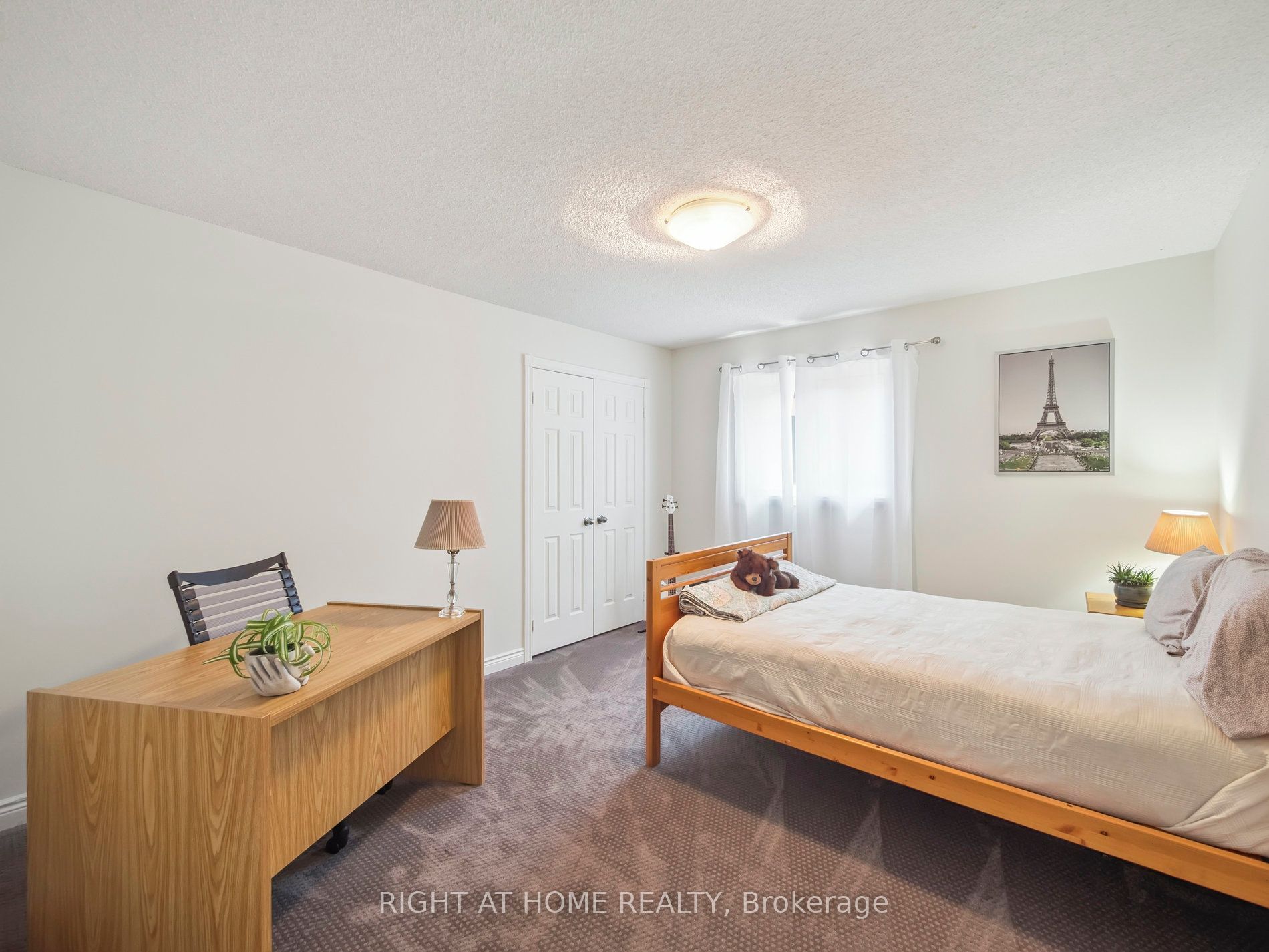 100 Carlyle Crescent Property Photo 32