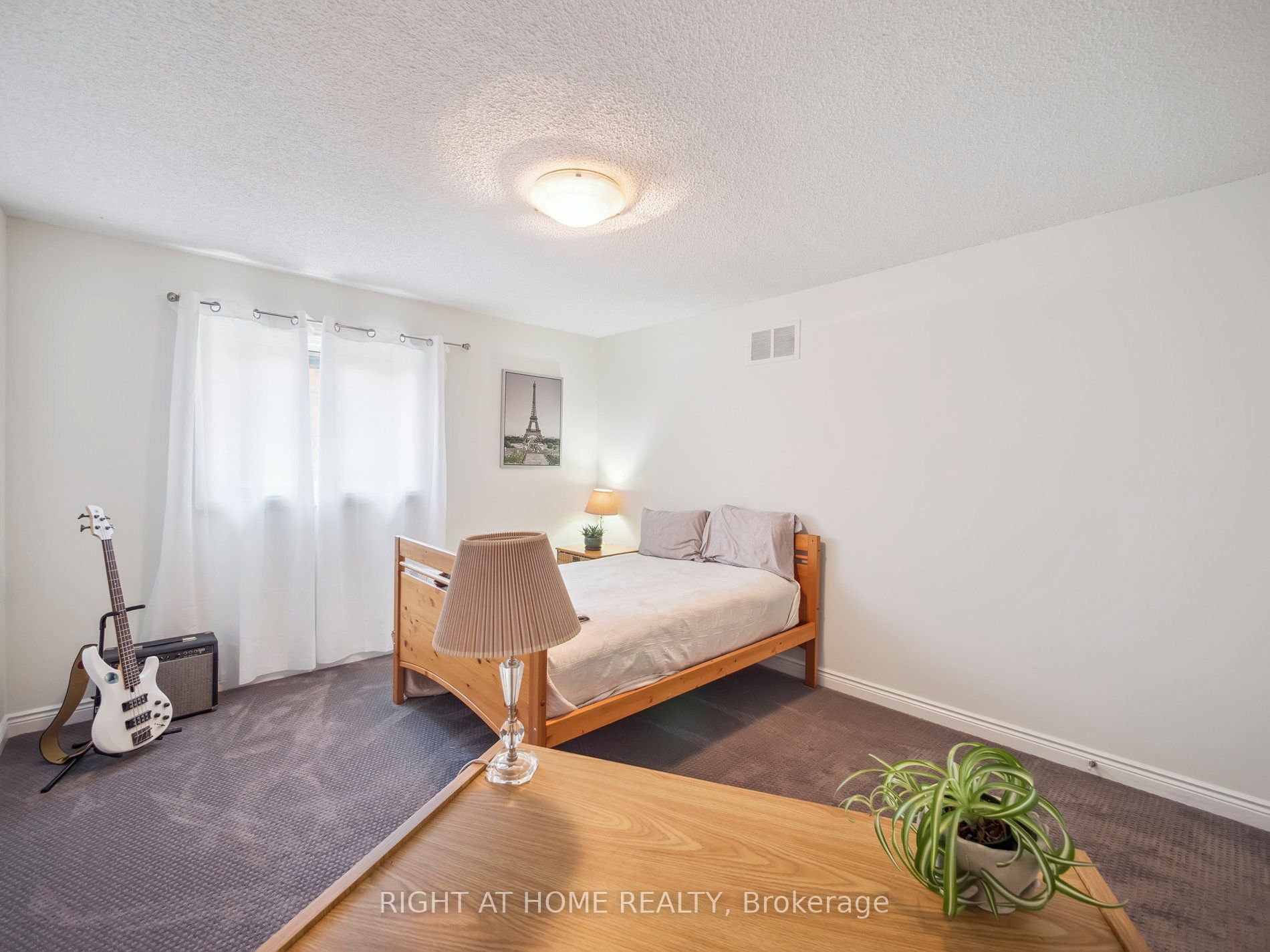 100 Carlyle Crescent Property Photo 33