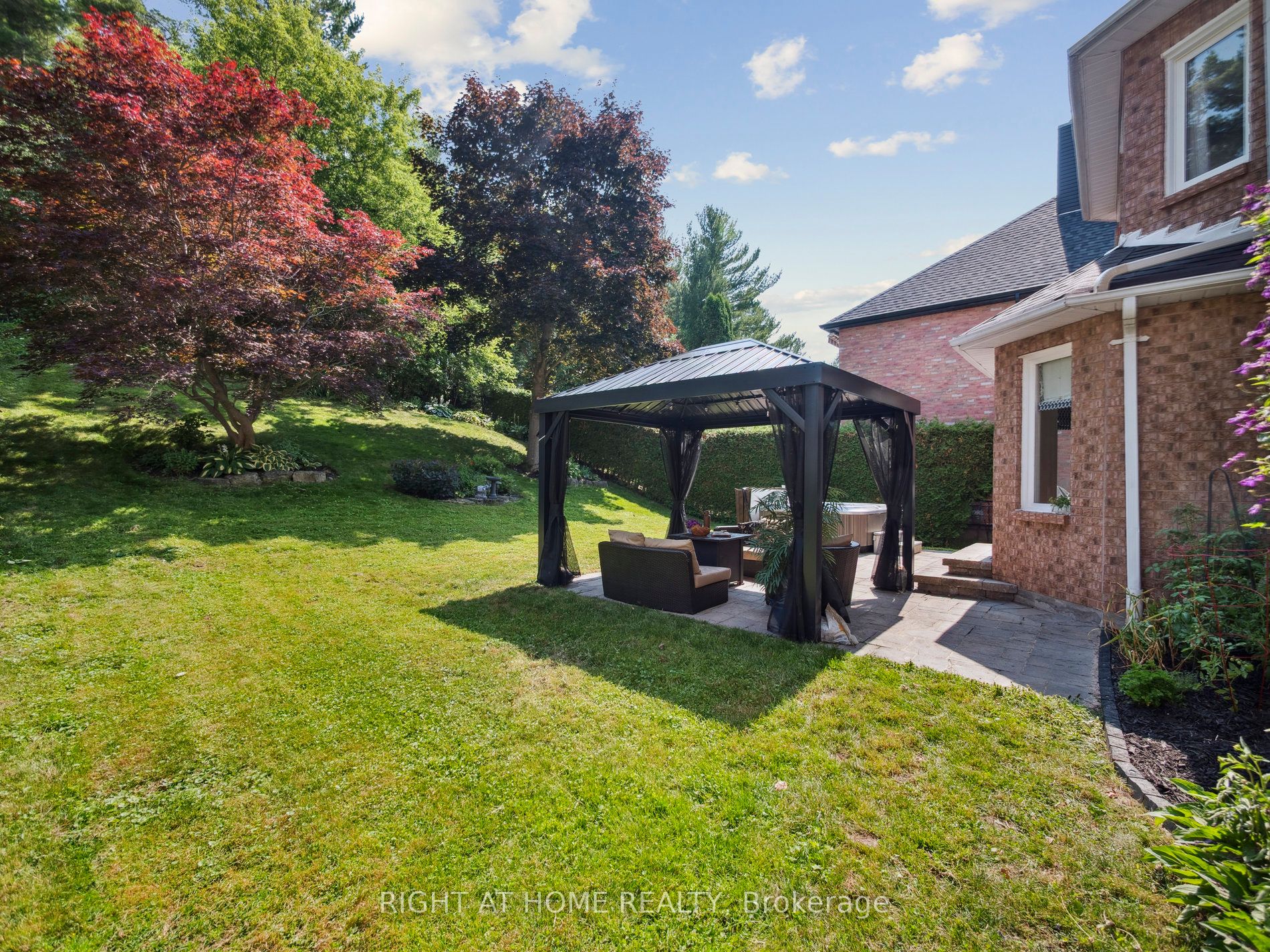 100 Carlyle Crescent Property Photo 35