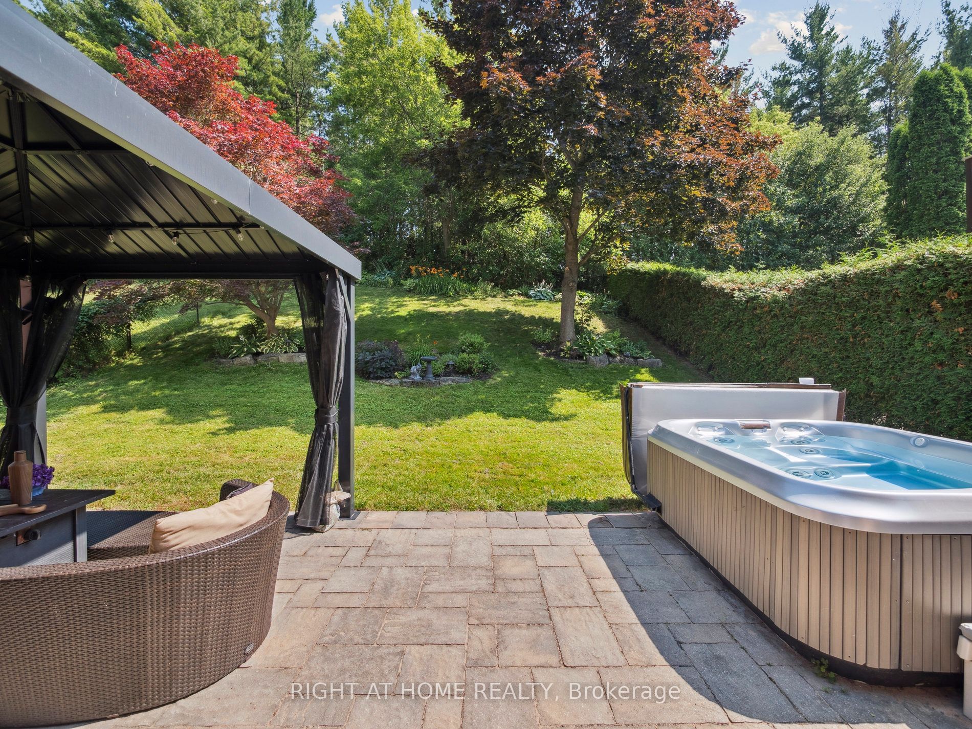 100 Carlyle Crescent Property Photo 37