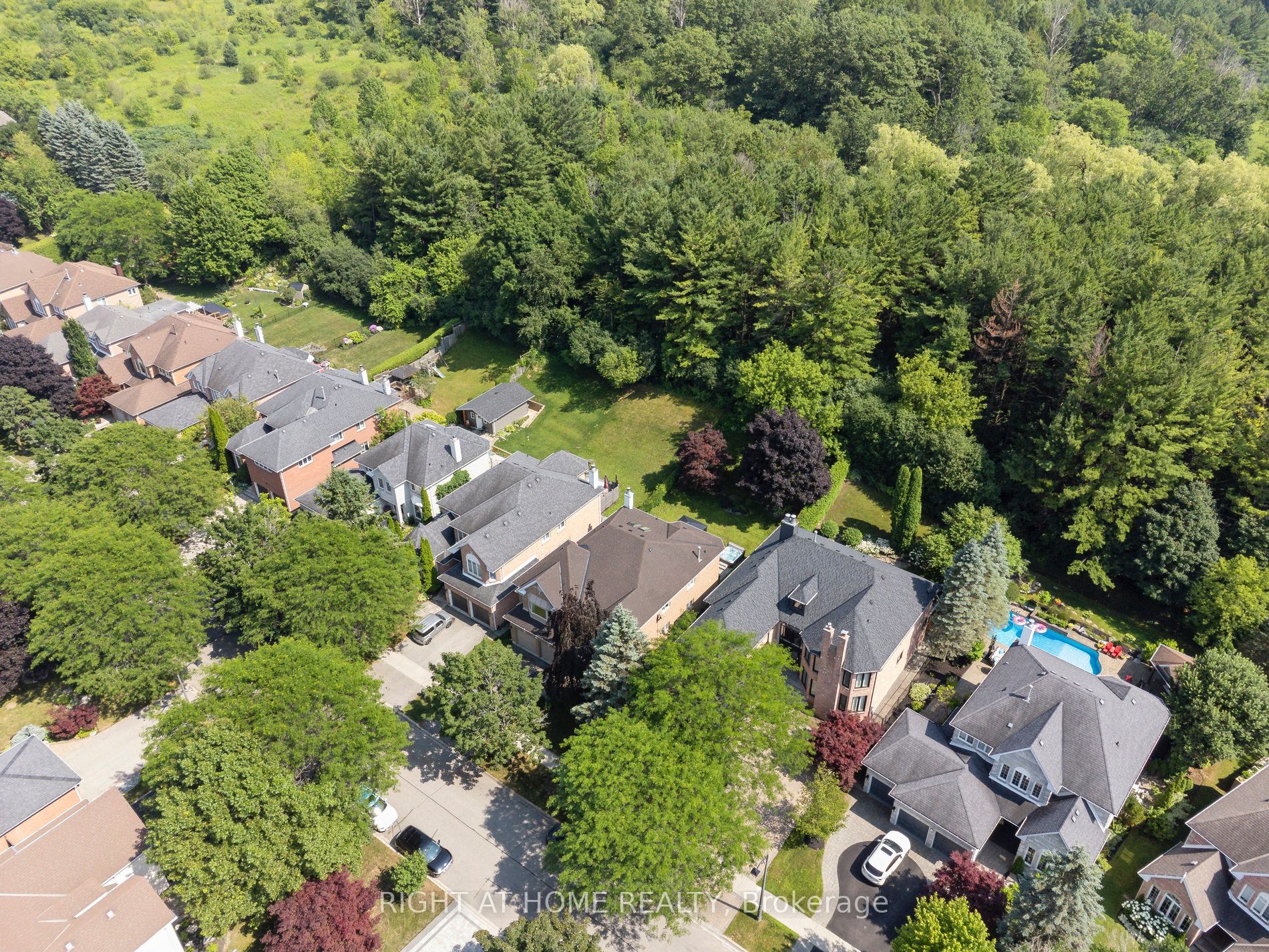 100 Carlyle Crescent Property Photo 41