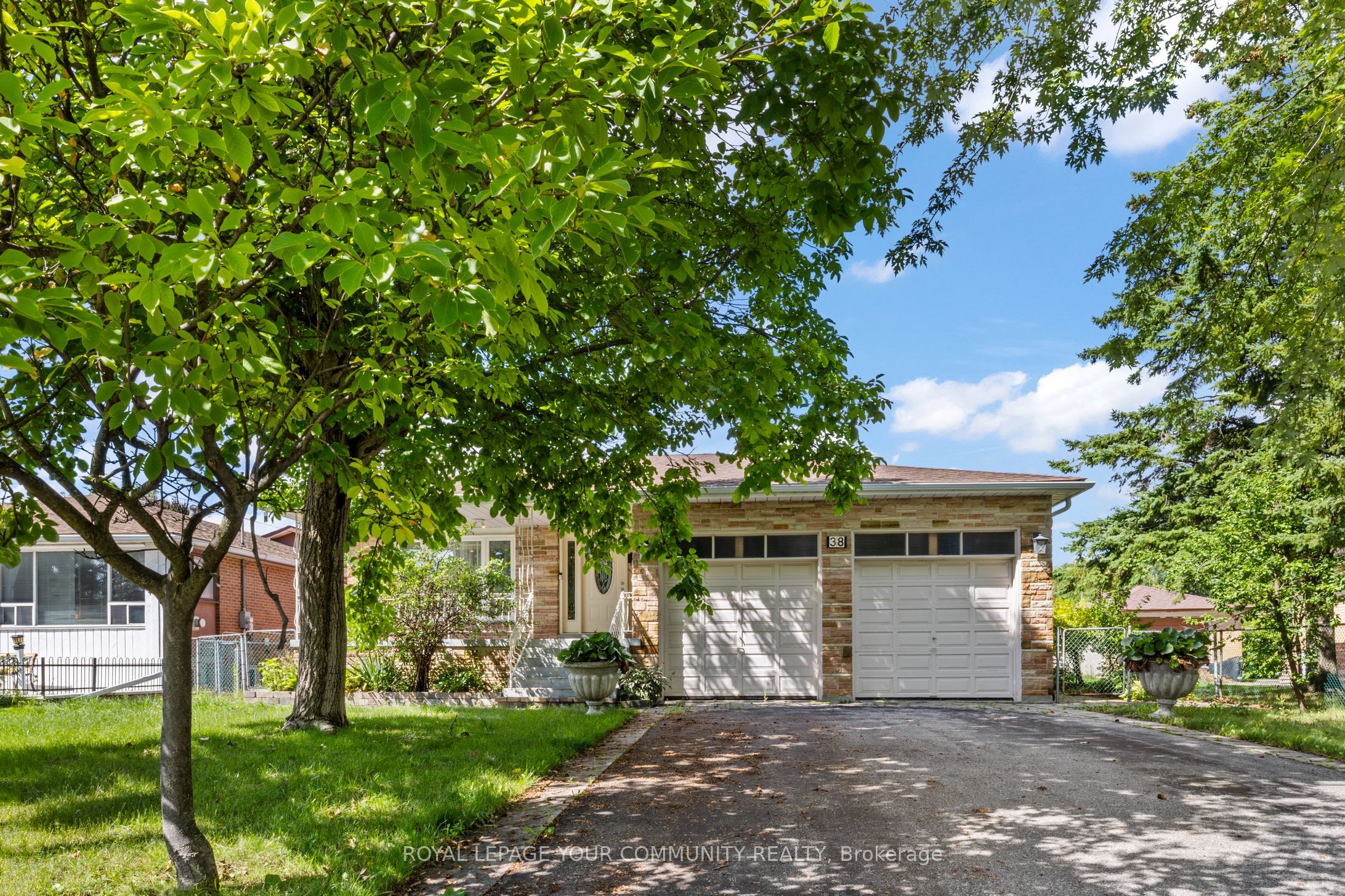 38 Spruce Avenue S Property Photo 1