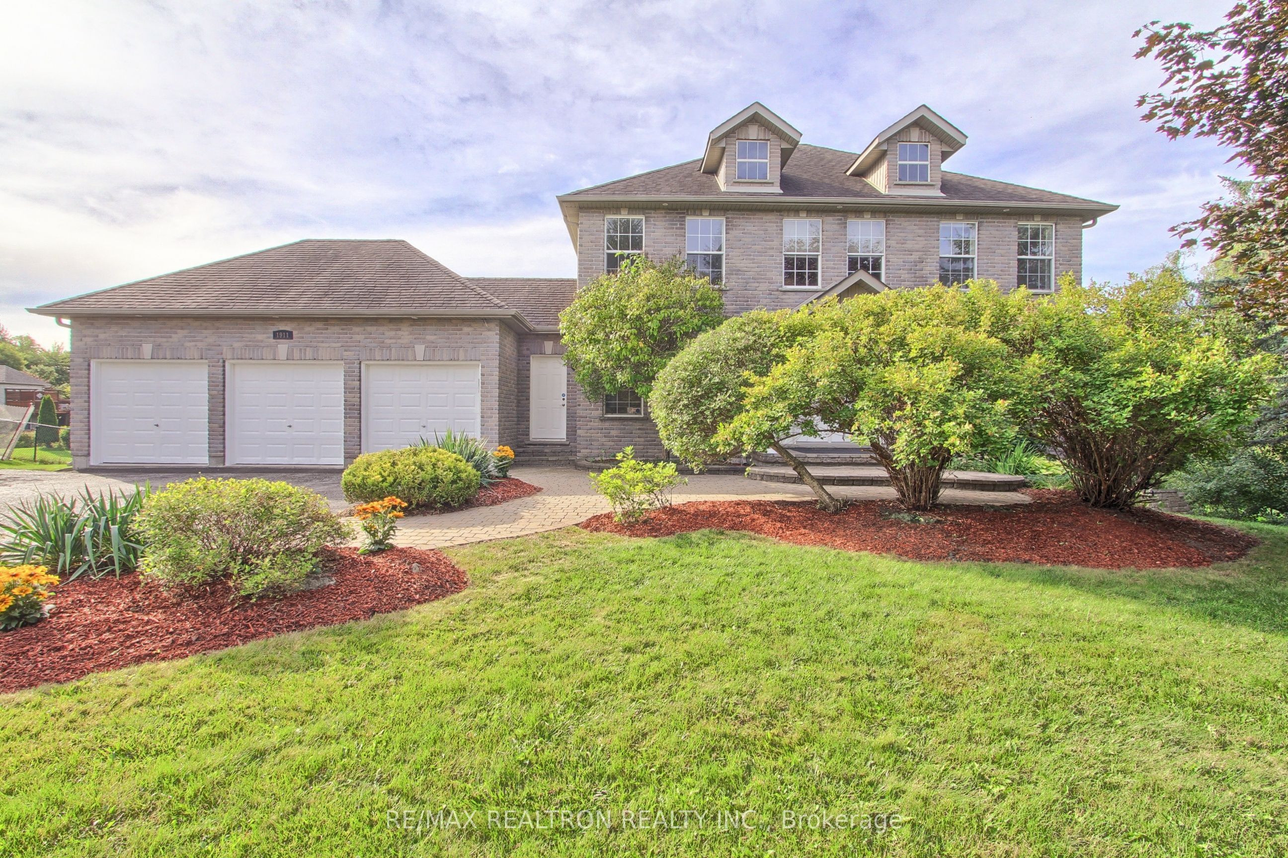 1911 Mount Albert Road Property Photo