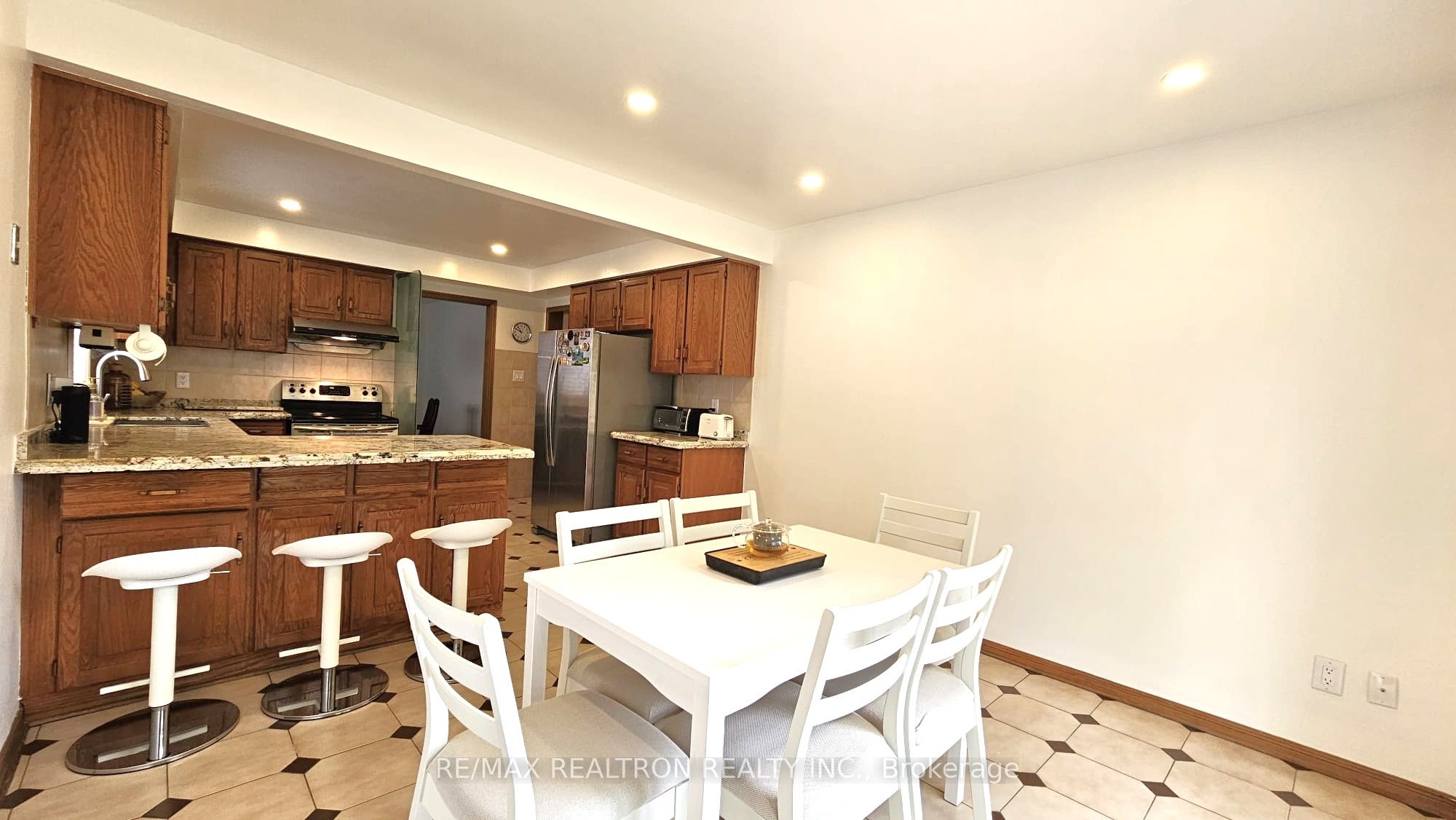 2 Glenhurst Road Property Photo 8