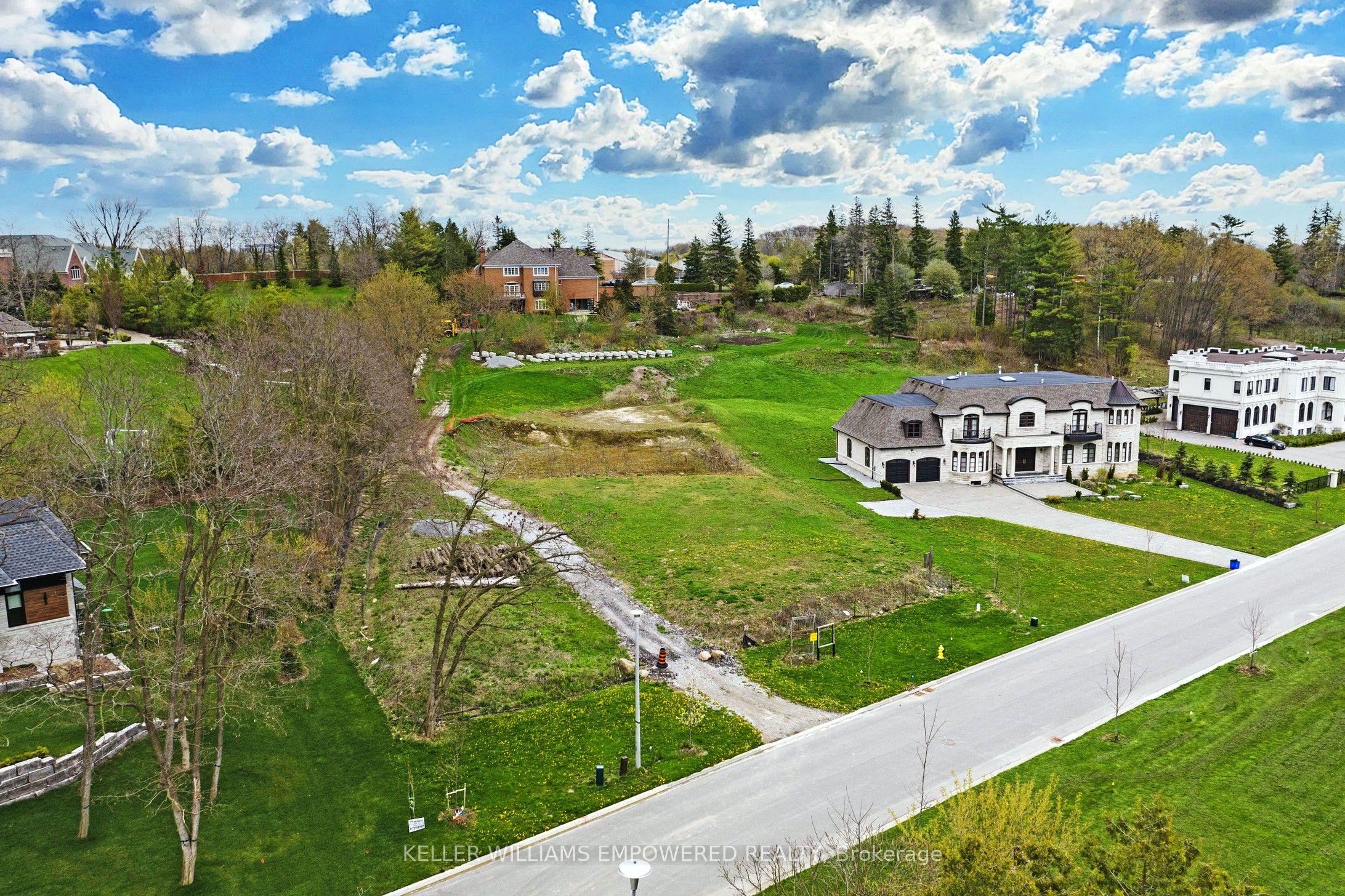 15 Honey Locust Court Property Photo 3