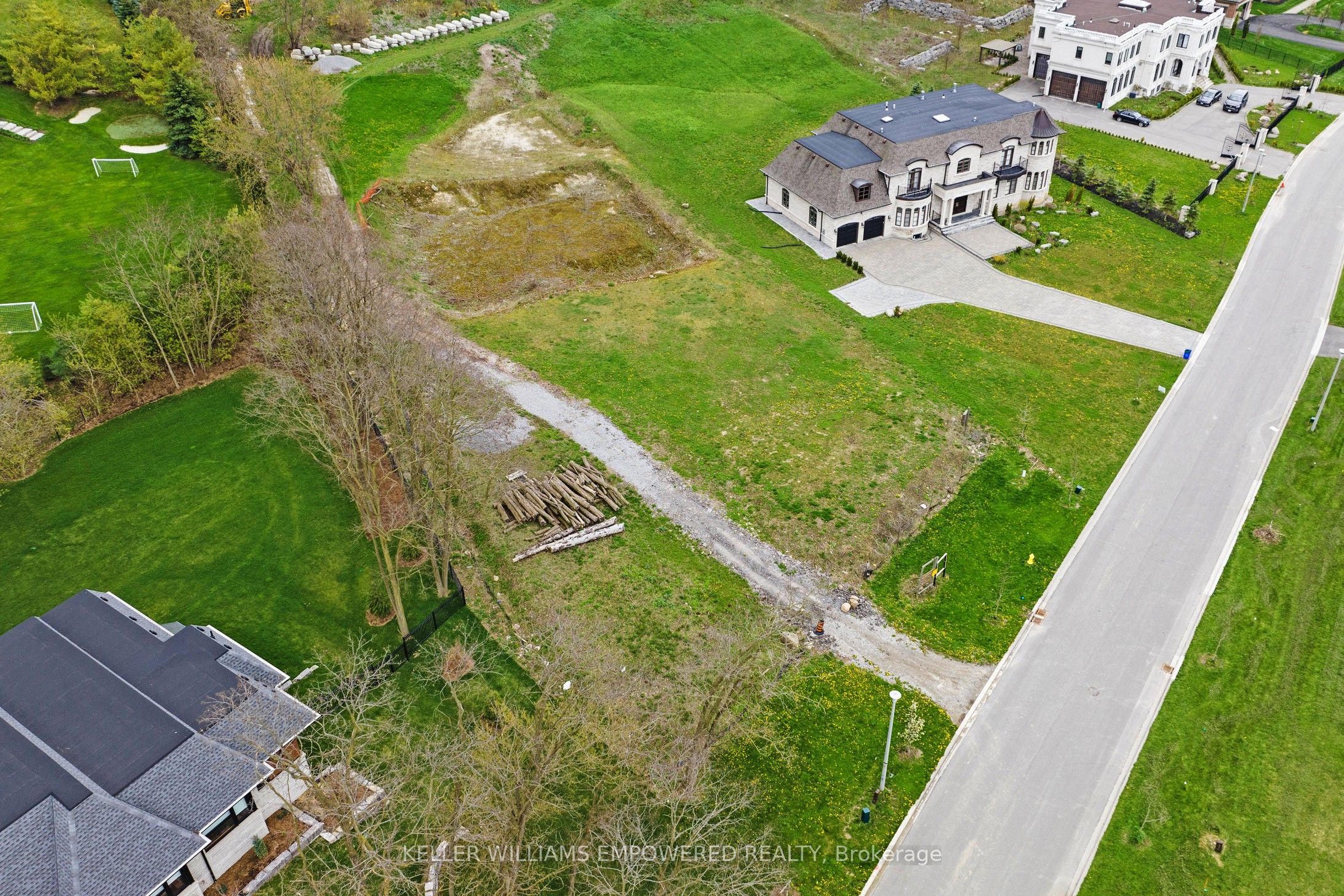 15 Honey Locust Court Property Photo 4