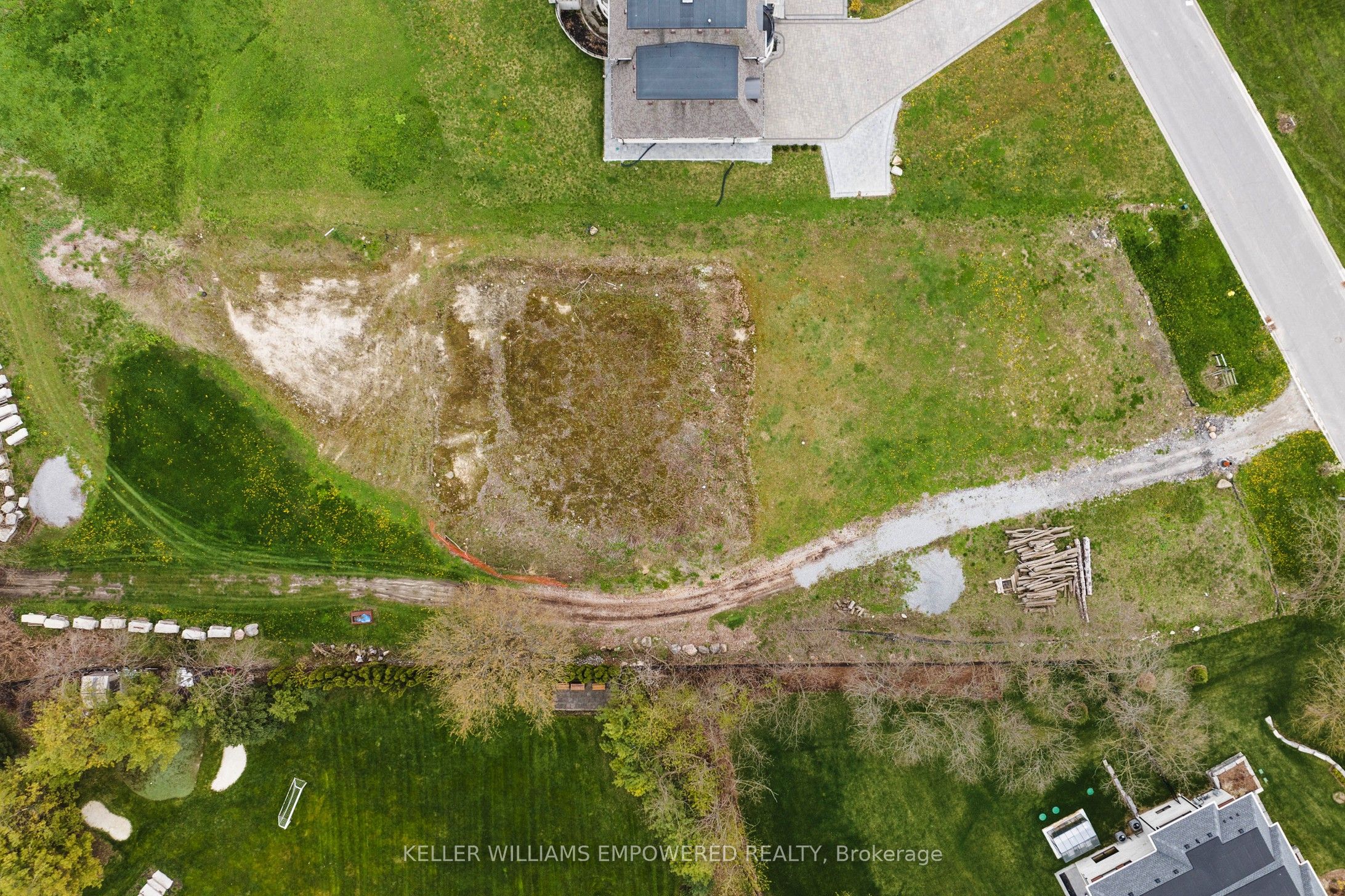 15 Honey Locust Court Property Photo 5