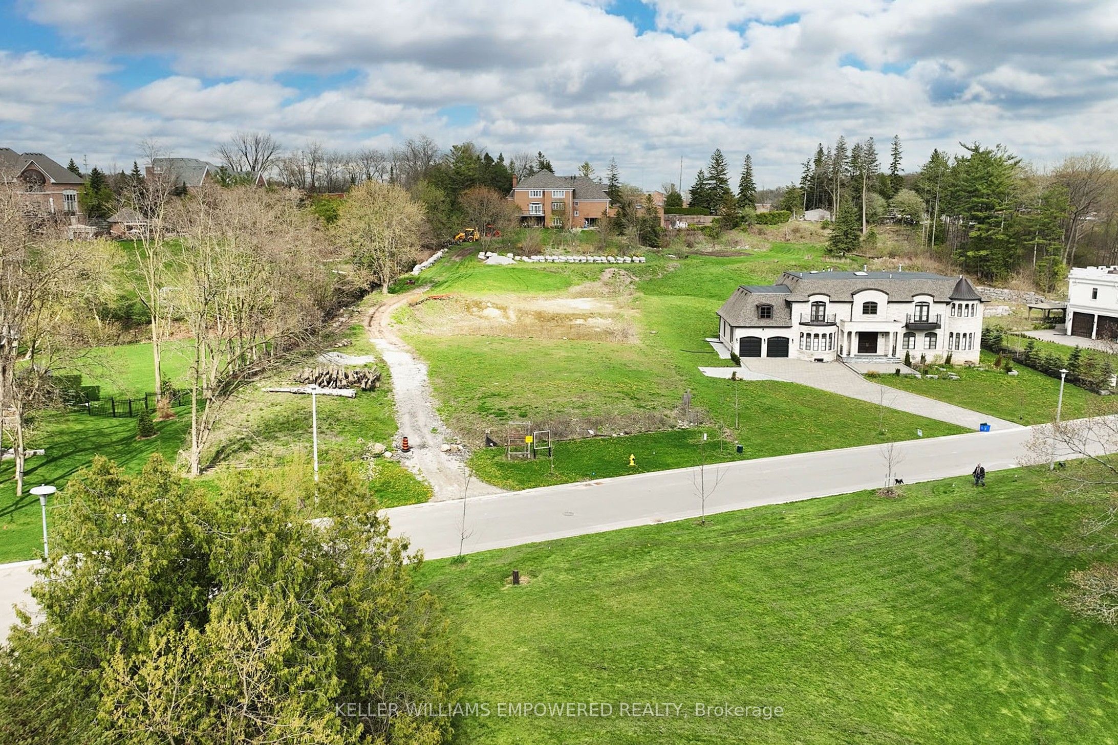 15 Honey Locust Court Property Photo 14