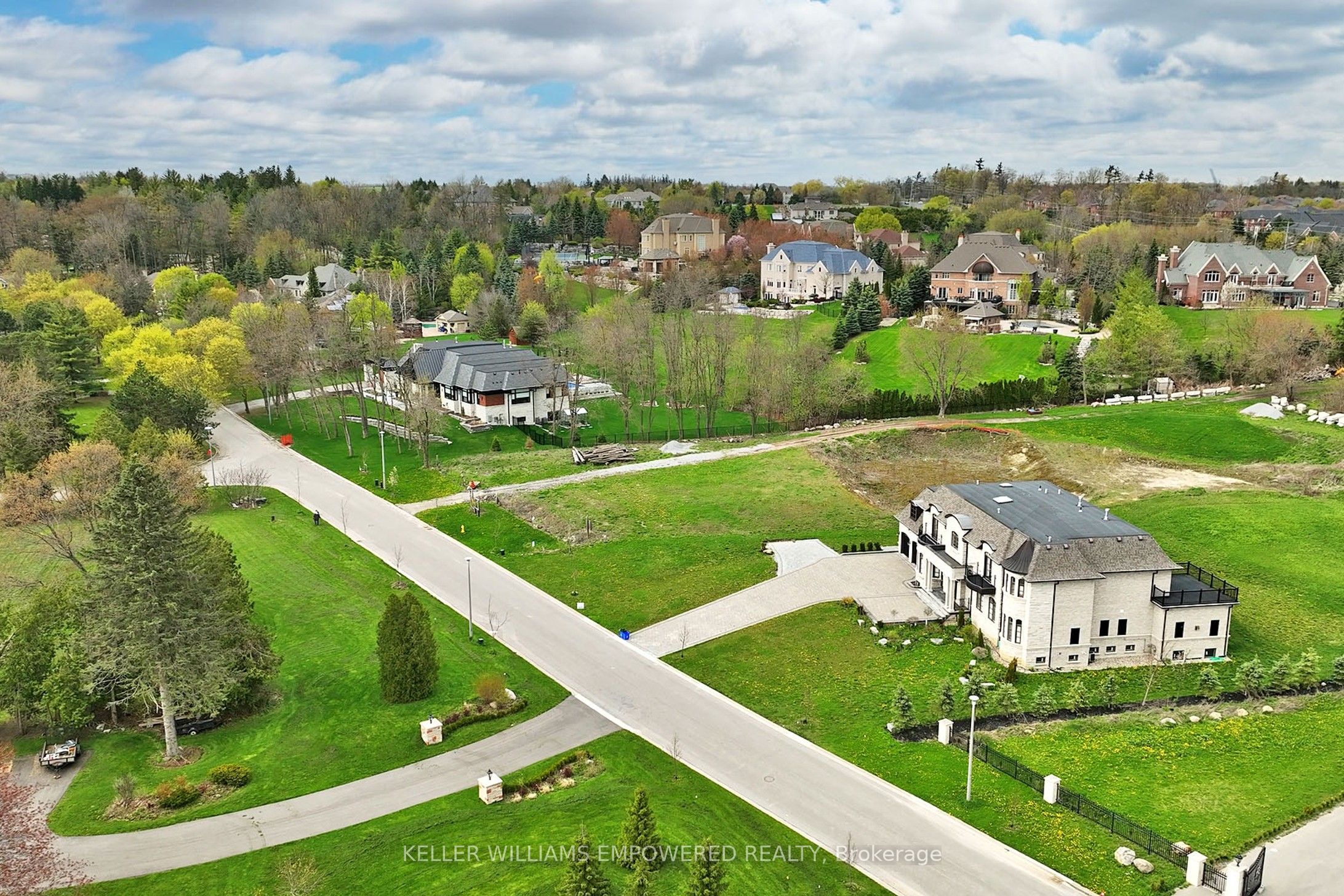 15 Honey Locust Court Property Photo 17