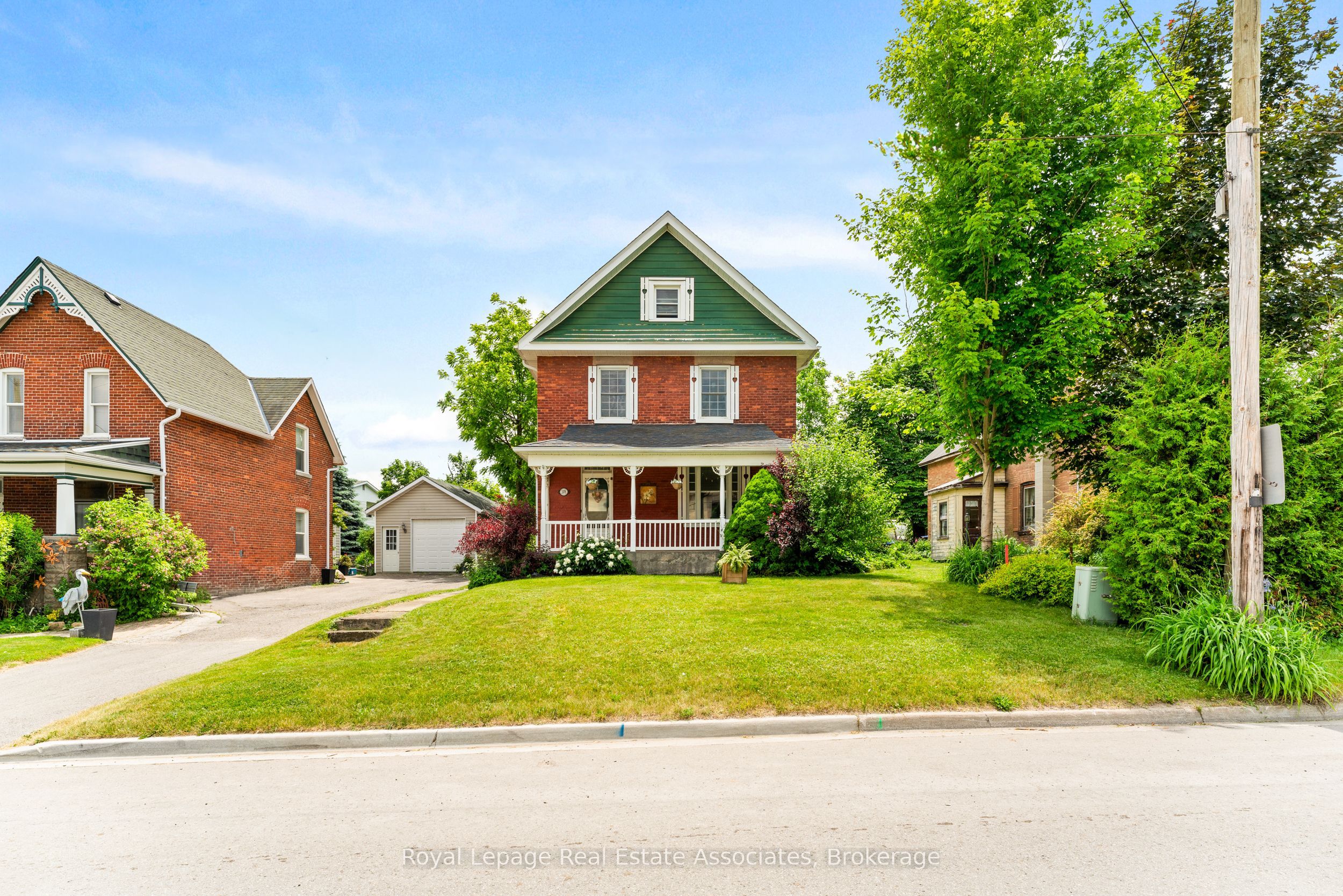 1379 Killarney Beach Road Property Photo 1