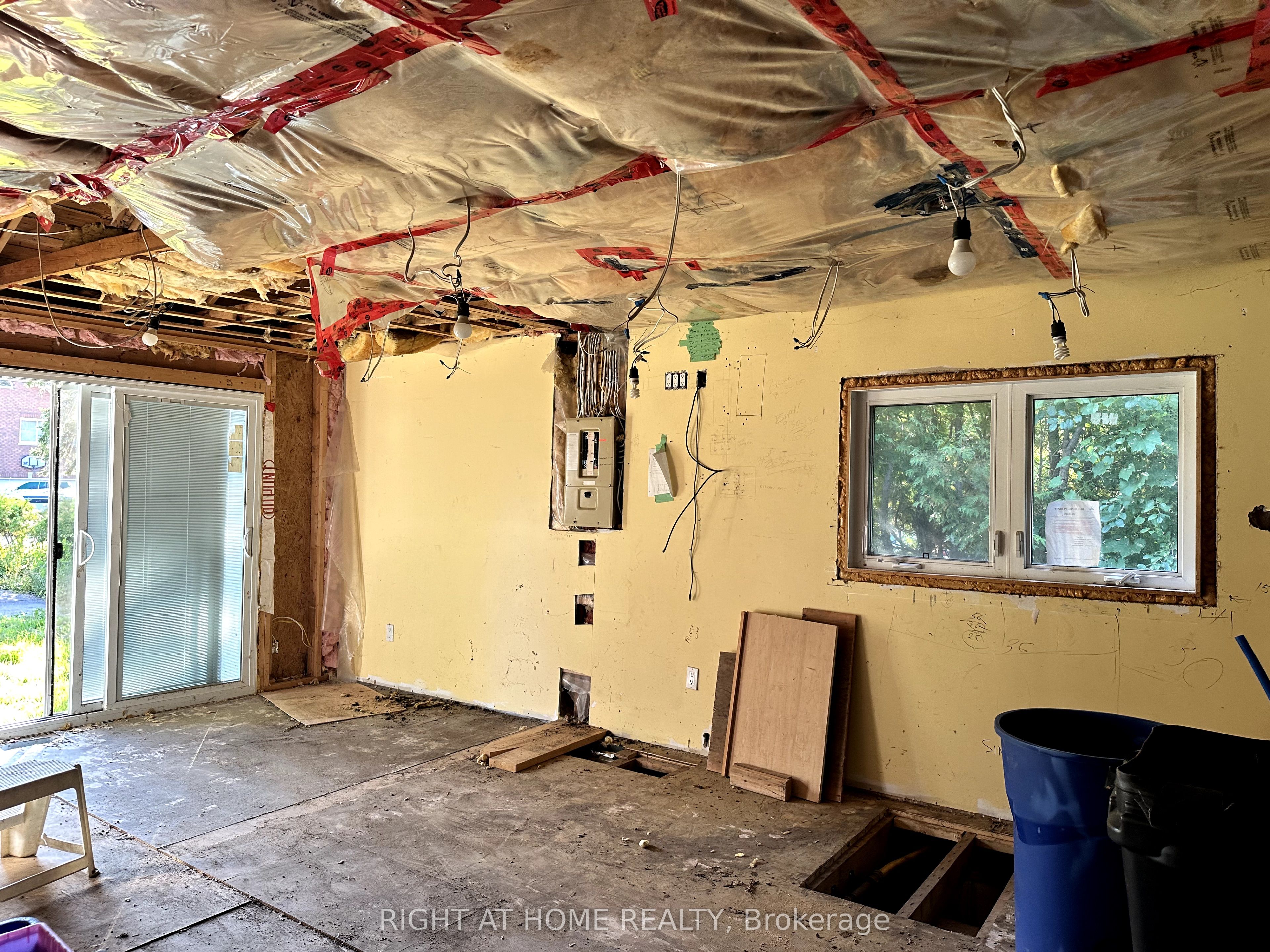 47 Metropolitan Crescent Property Photo 4